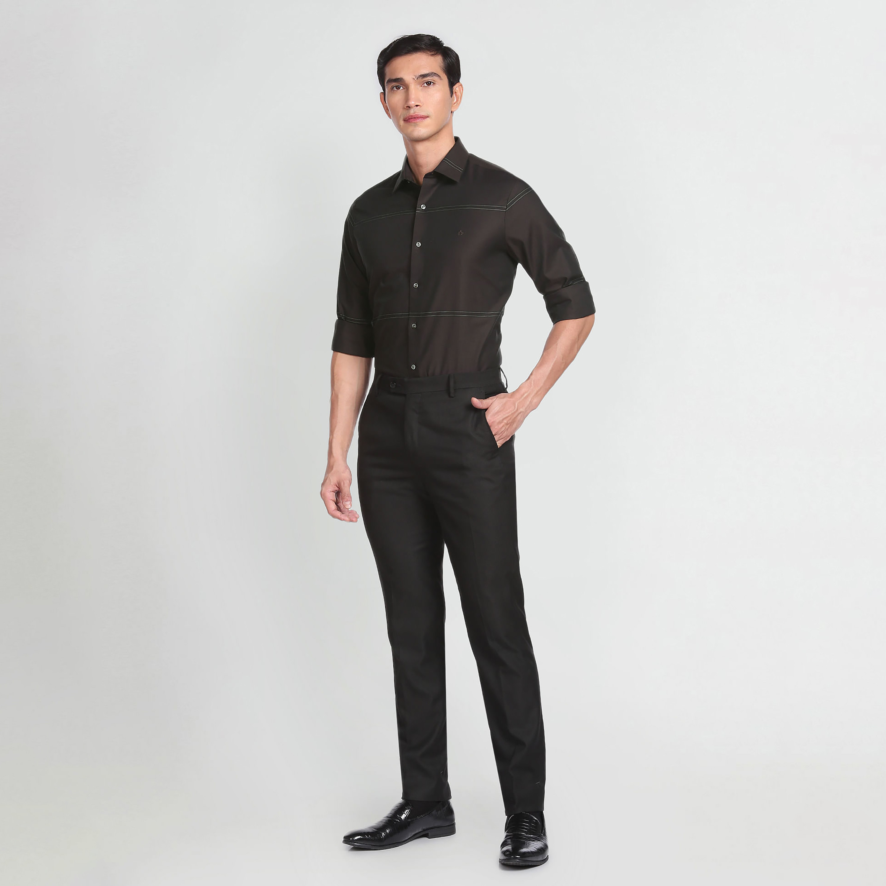 قميص فارمل بأكمام طويلة وتيلارد فت مع نقشة مخطط باللون البني الداكن من أرو-men-clothing-shirts-image-5