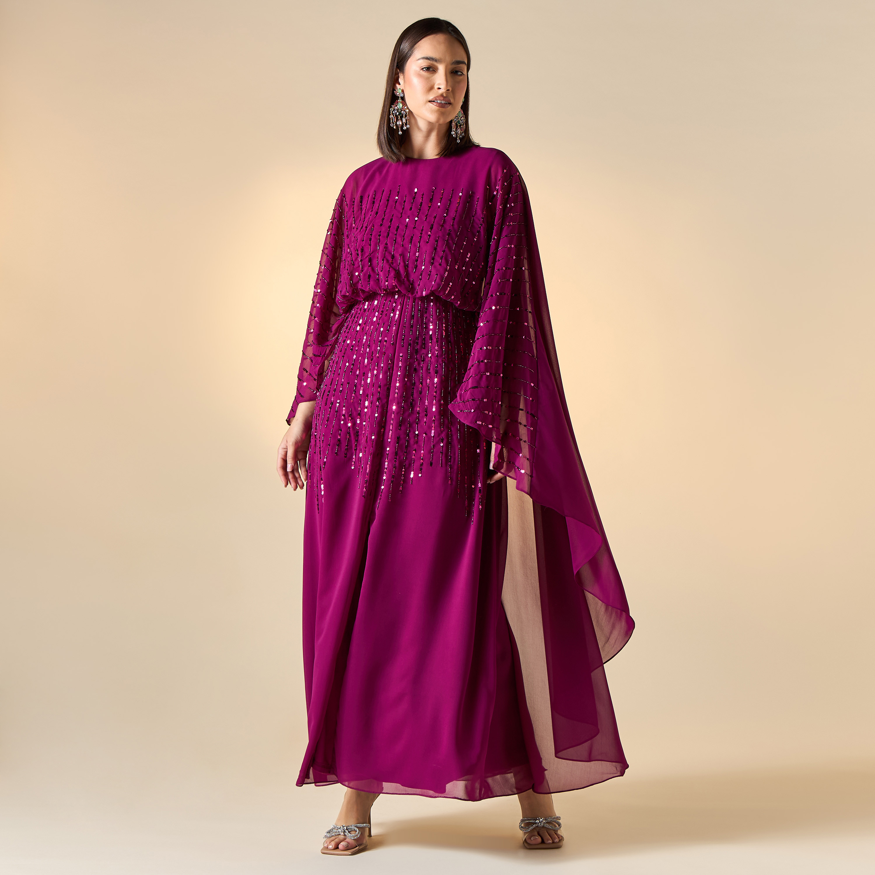 فستان ماكسي مزيّن بأكمام كاب من أميليا روز-women-clothing-dresses-image-1