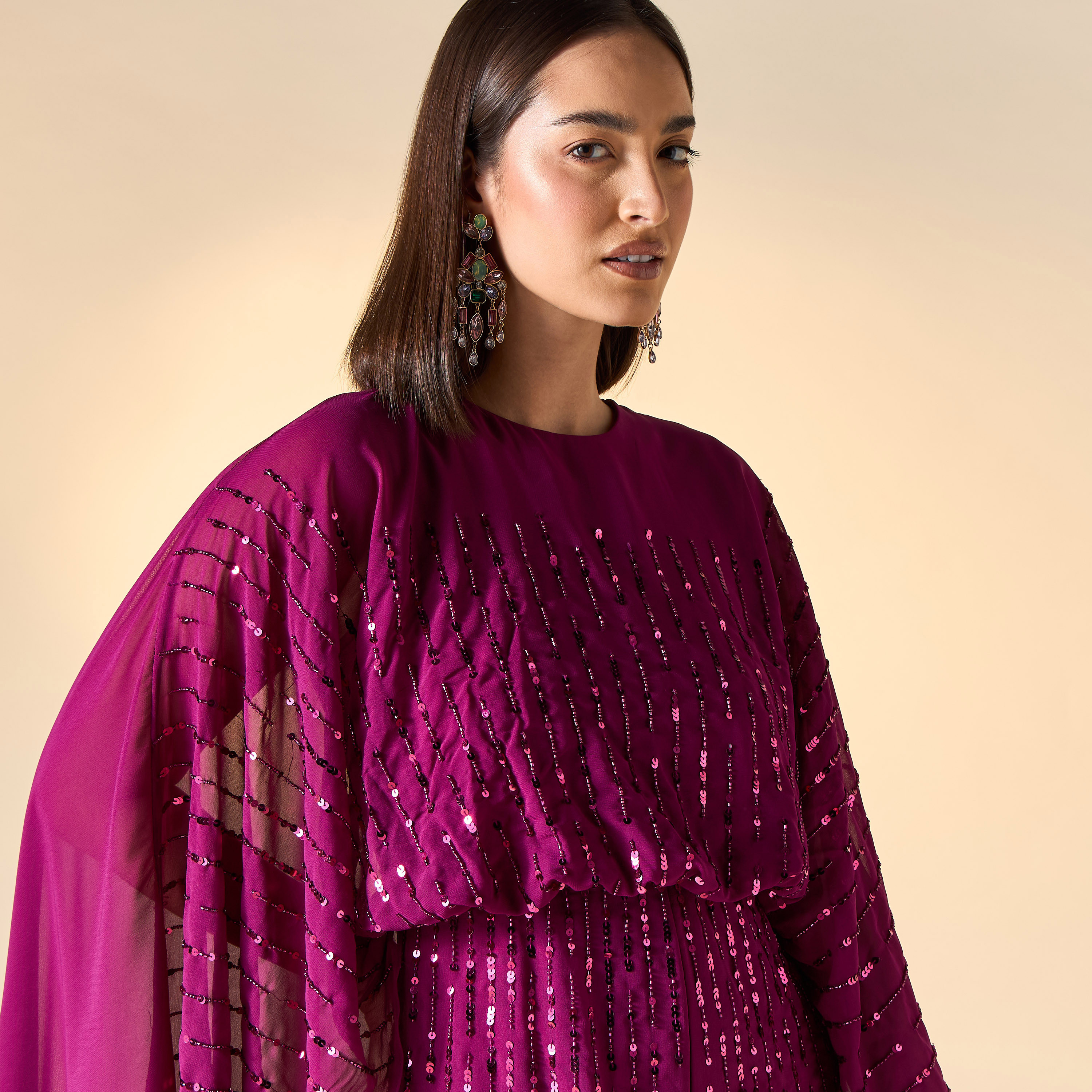 فستان ماكسي مزيّن بأكمام كاب من أميليا روز-women-clothing-dresses-image-4