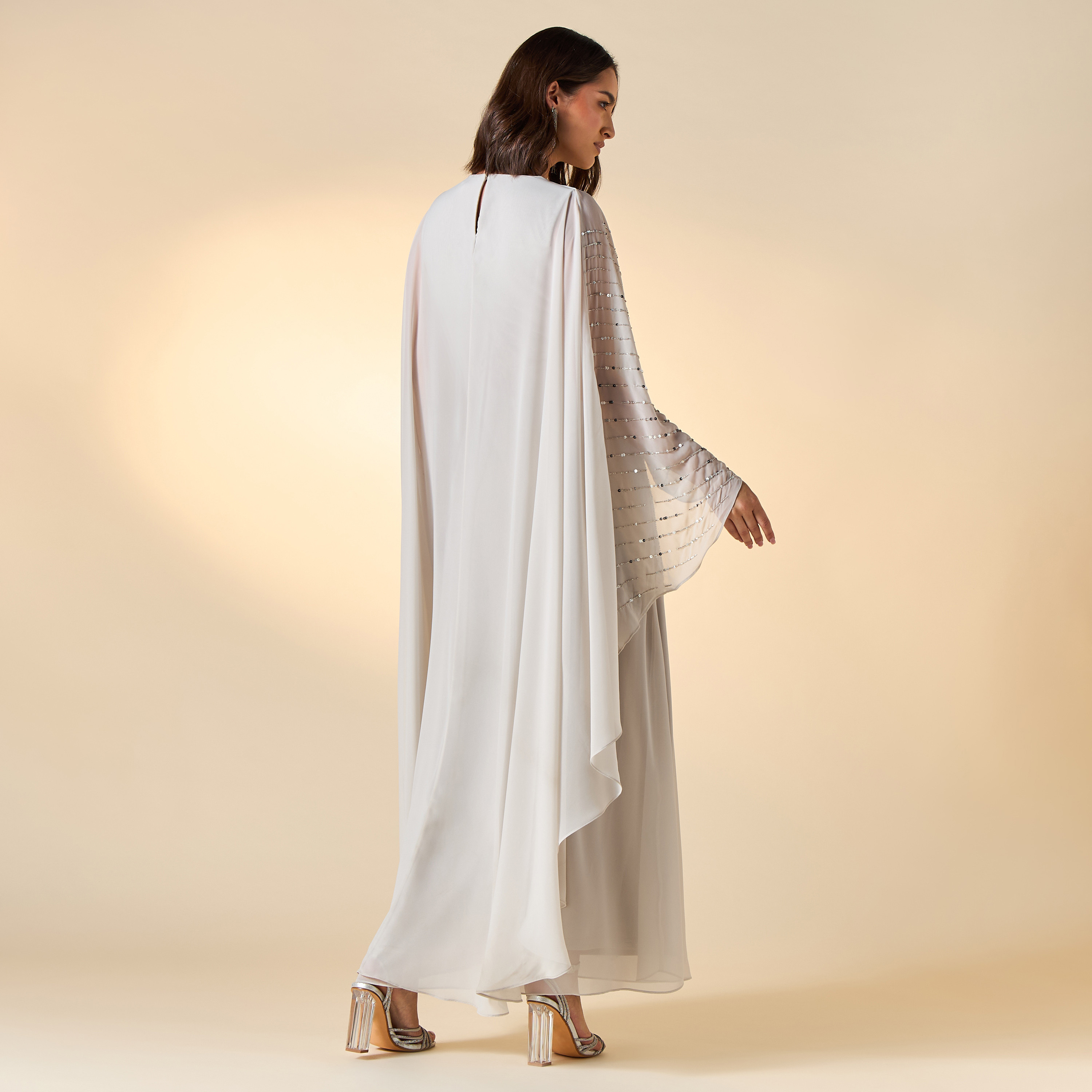 فستان ماكسي مزيّن بأكمام كاب من أميليا روز-women-clothing-dresses-image-7