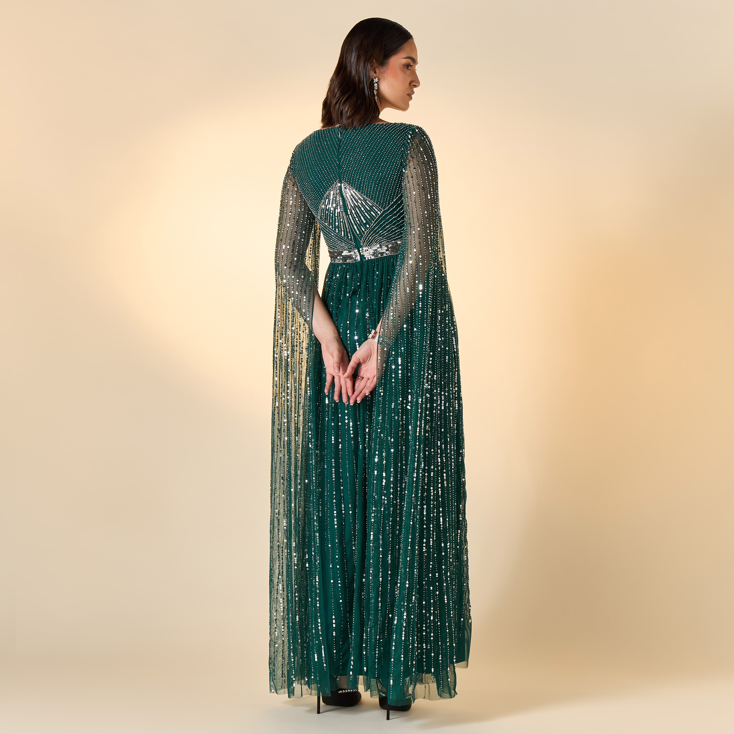 فستان مزين بأكمام كاب وياقة مركب من أميليا روز-women-clothing-dresses-image-2