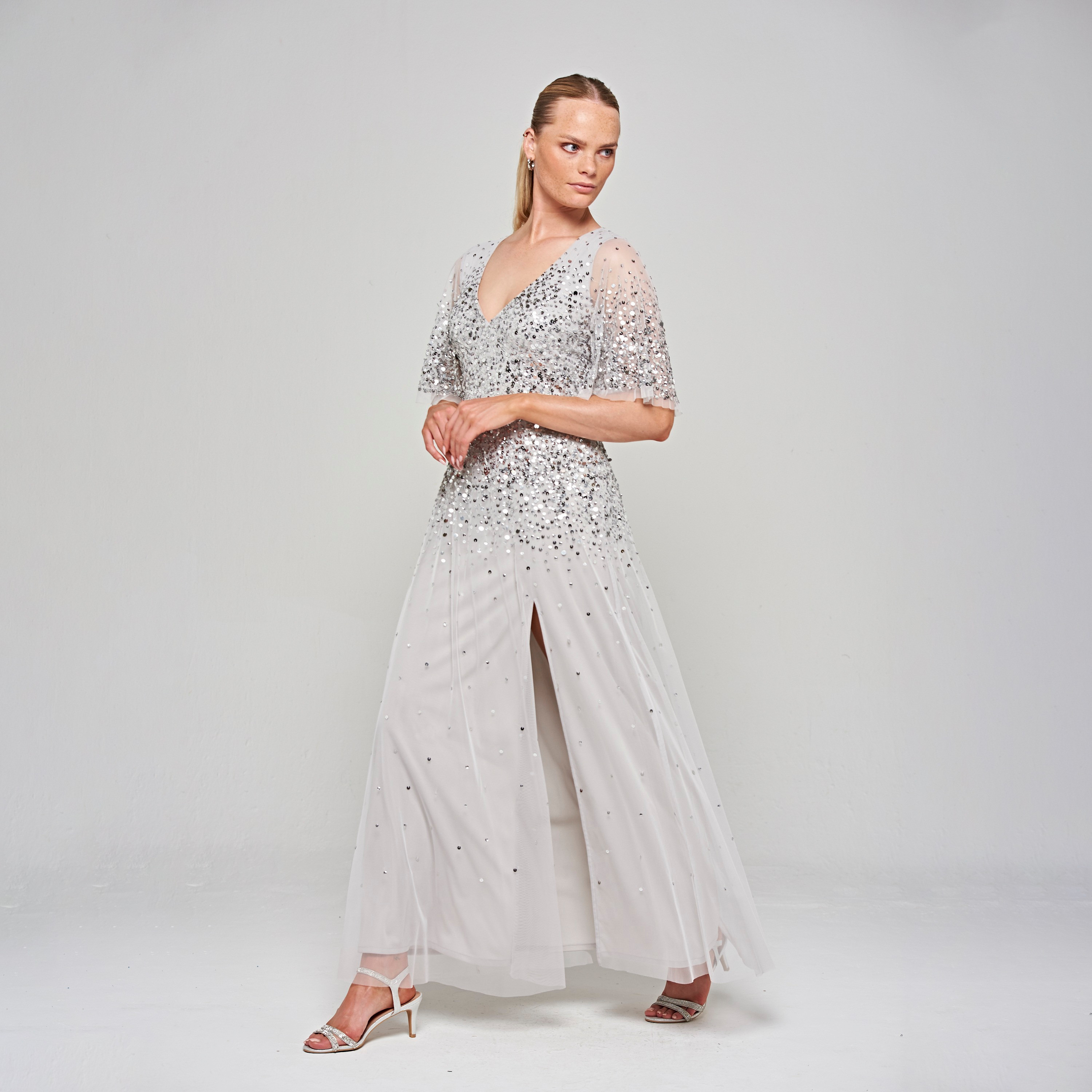 فستان أميليا روز ماكسي للحفلات بفتحة رقبة منخفضة ومزين بالترتر للنساء بلون رمادي-women-clothing-dresses-image-1