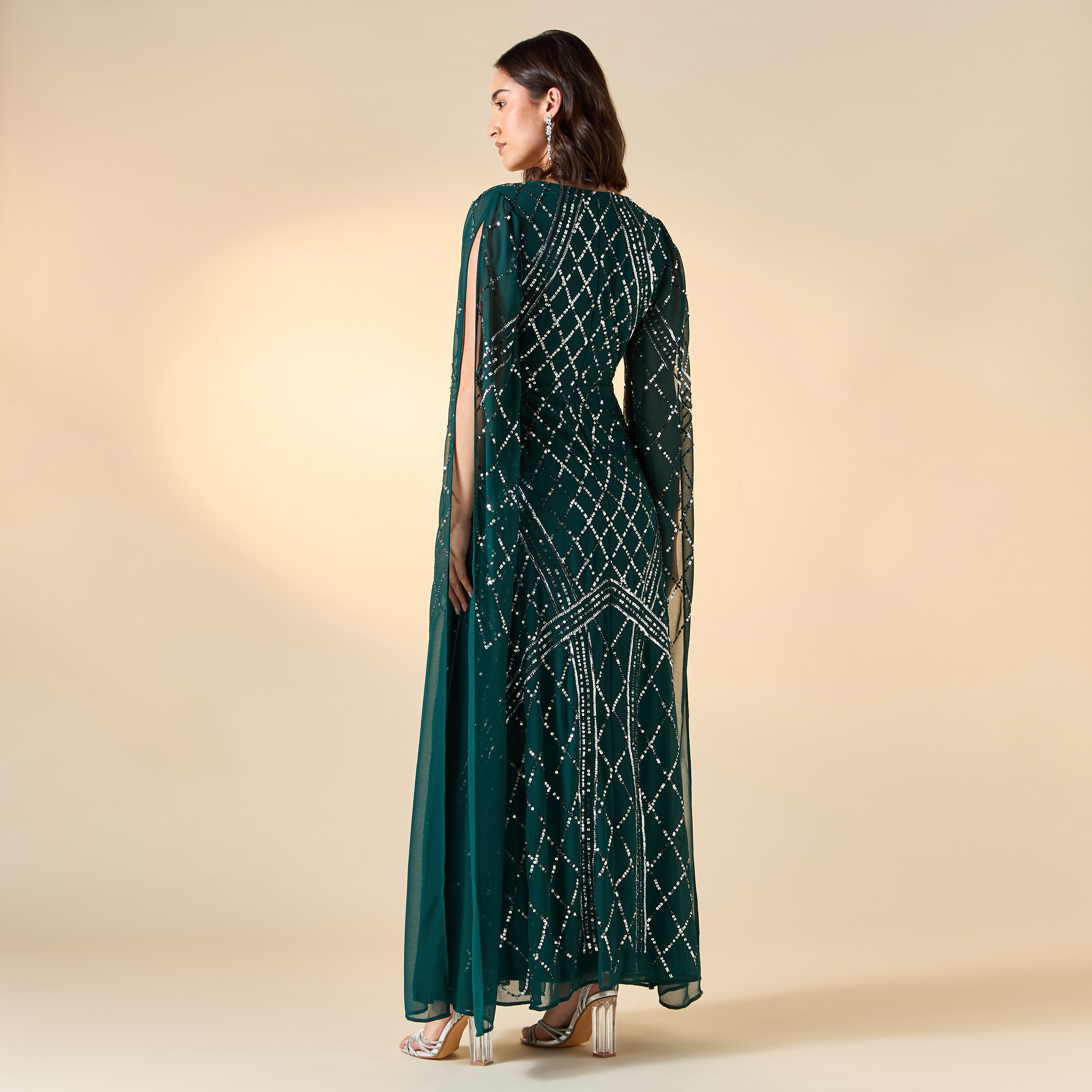 فستان ماكسي مزيّن بياقة V وأكمام كاب من أميليا روز-women-clothing-dresses-image-2