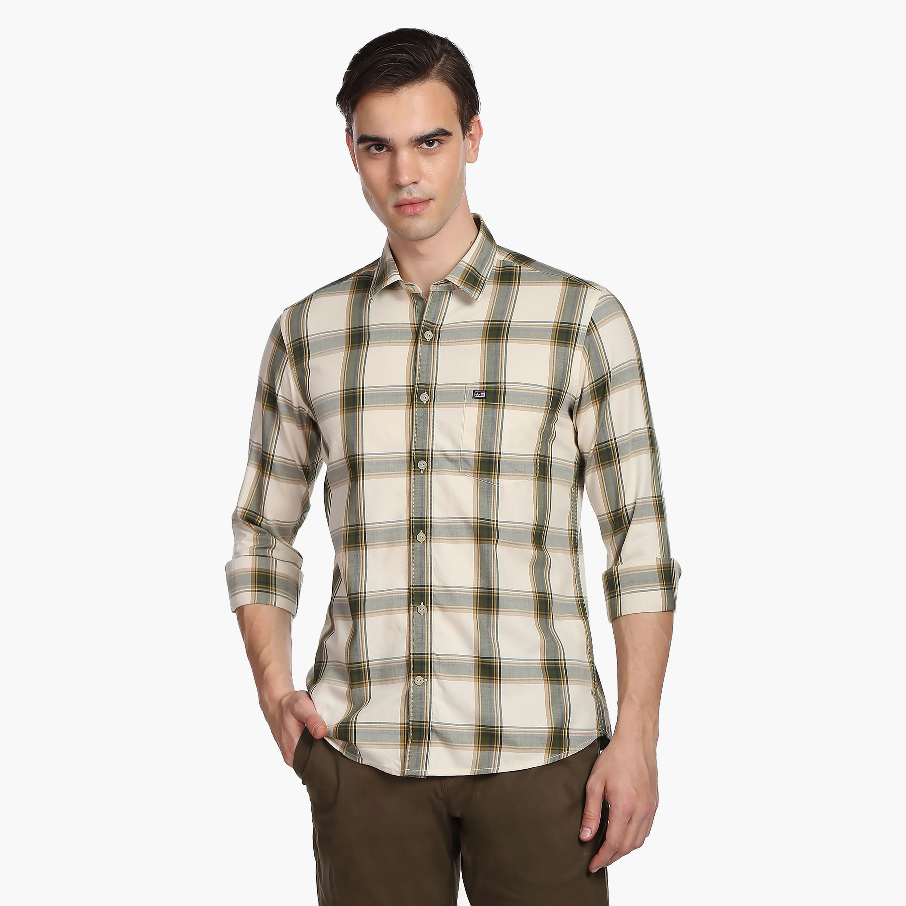 قميص كاجوال بأكمام طويلة وسليم فت مع نقشة مربعات بلون أبيض مائل للصفرة من أرو-men-clothing-shirts-image-1