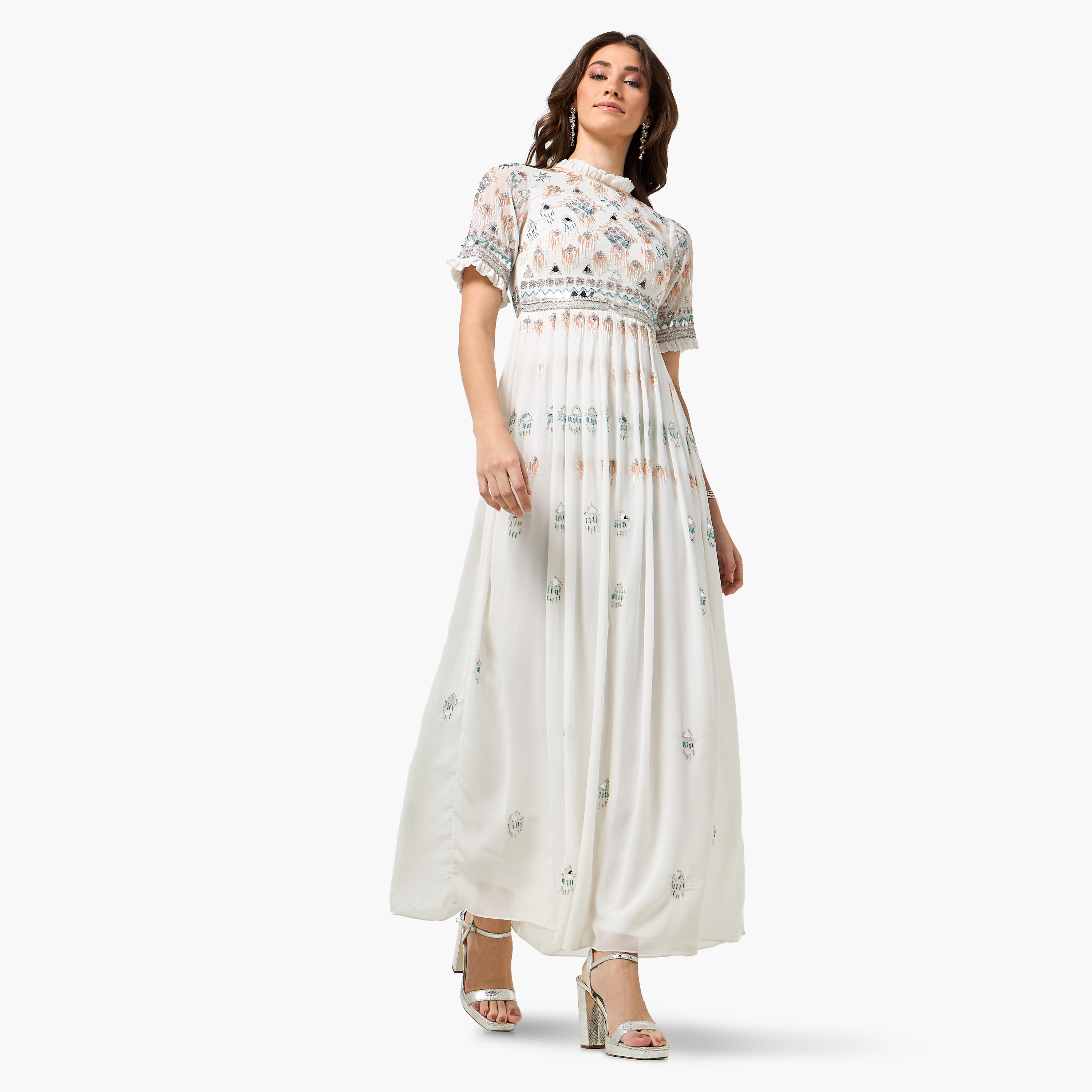 فستان سهرة ماكسي "فيت آند فلير" بياقة مكشكشة ومزين بالخرز لون أبيض من أميليا روز-women-clothing-dresses-image-1