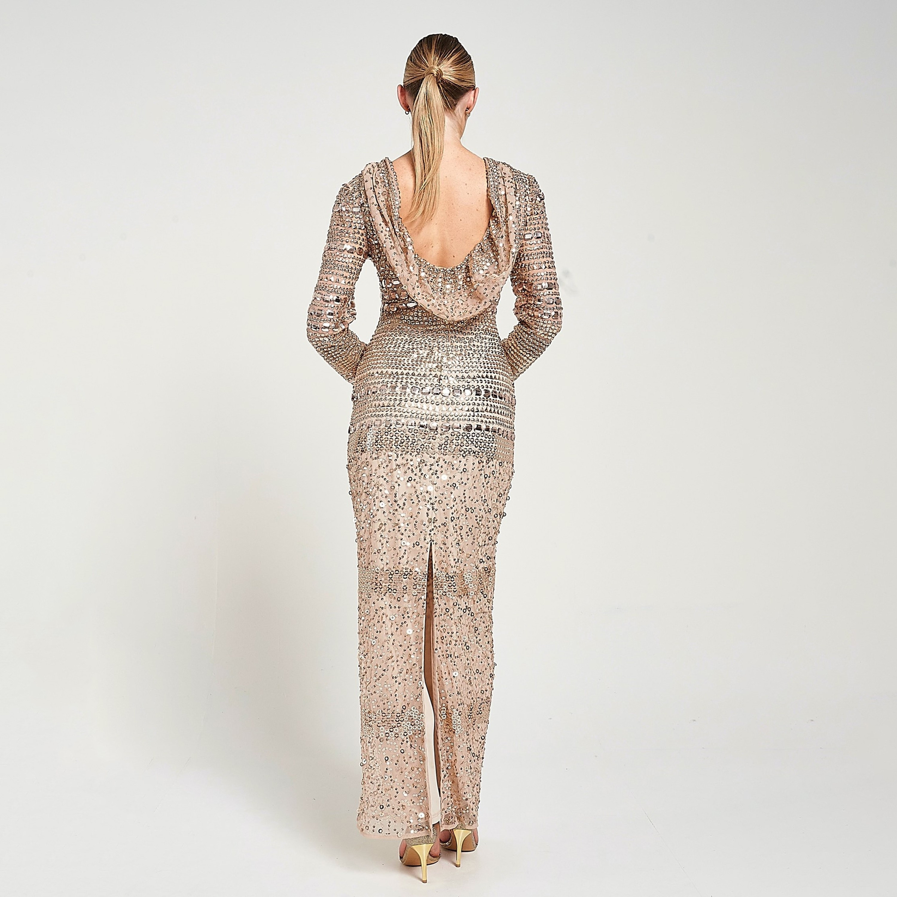 فستان سهرة ماكسي نسائي بفتحة من الترتر باللون البيج من أميليا روز-women-clothing-dresses-image-3