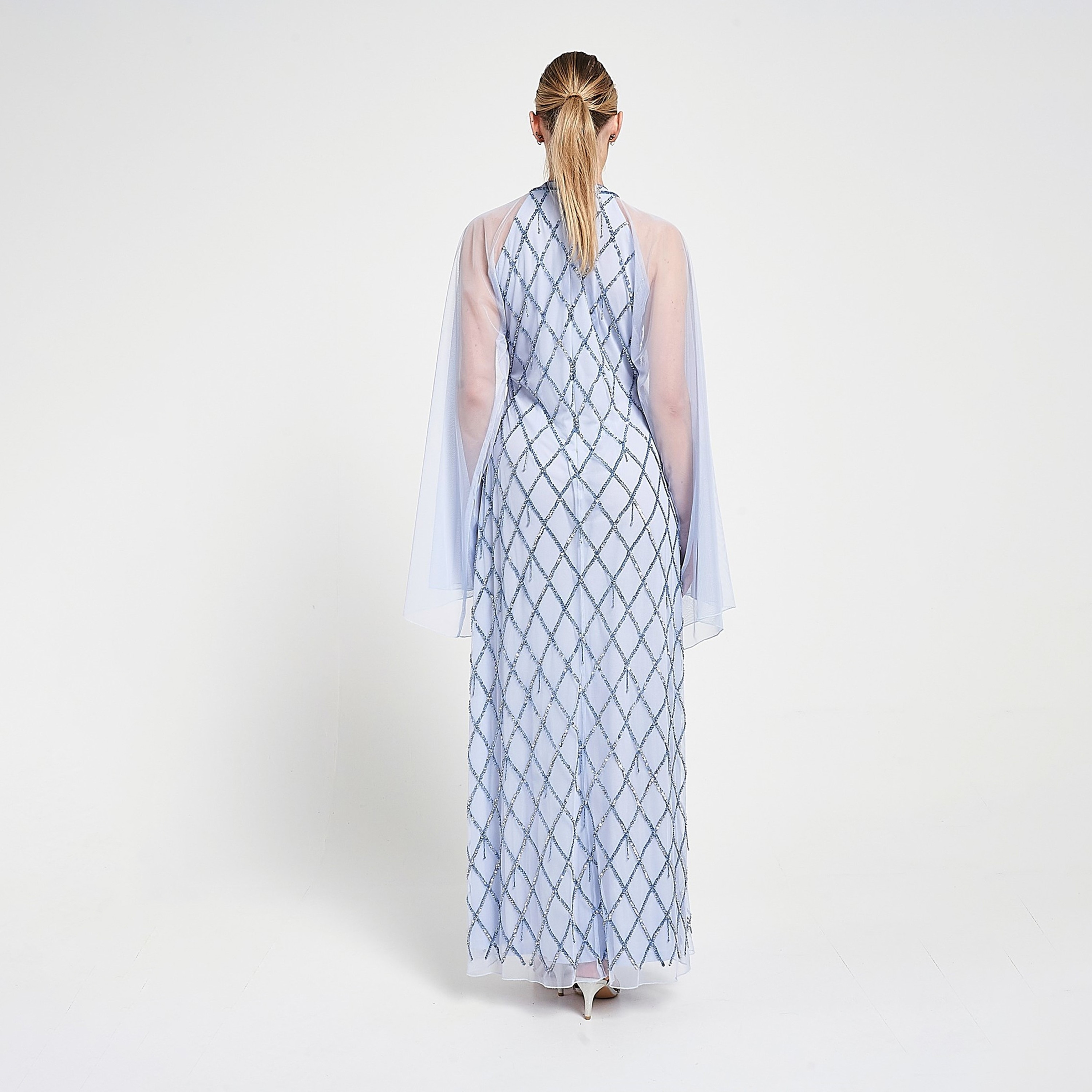 فستان سهرة ماكسي نسائي بأكمام شفافة واسعة مزينة بالترتر من تصميم أميليا روز-women-clothing-dresses-image-3