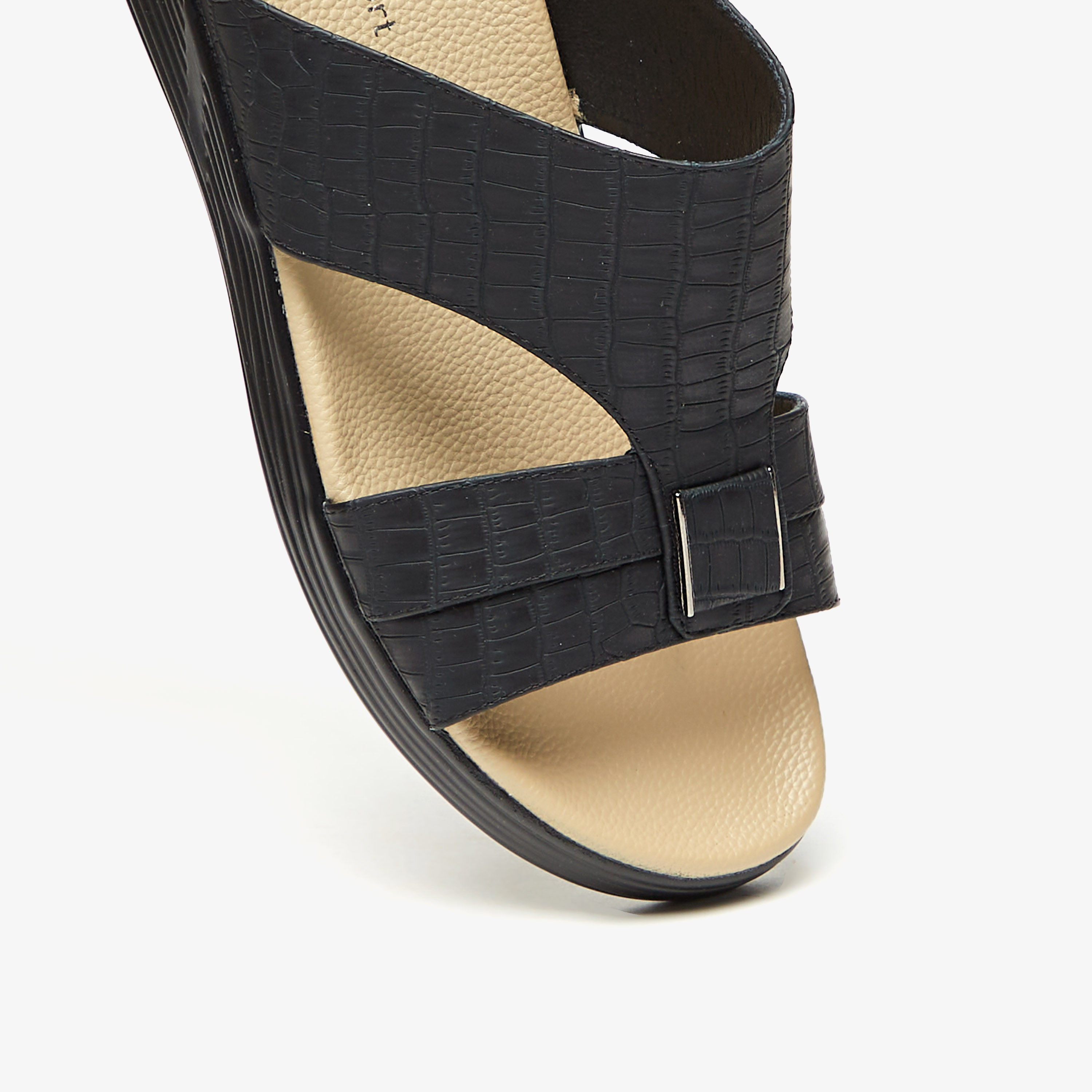 صندل بارز الملمس وسهل الارتداء من لو كونفورت-men-shoes-sandals-image-4