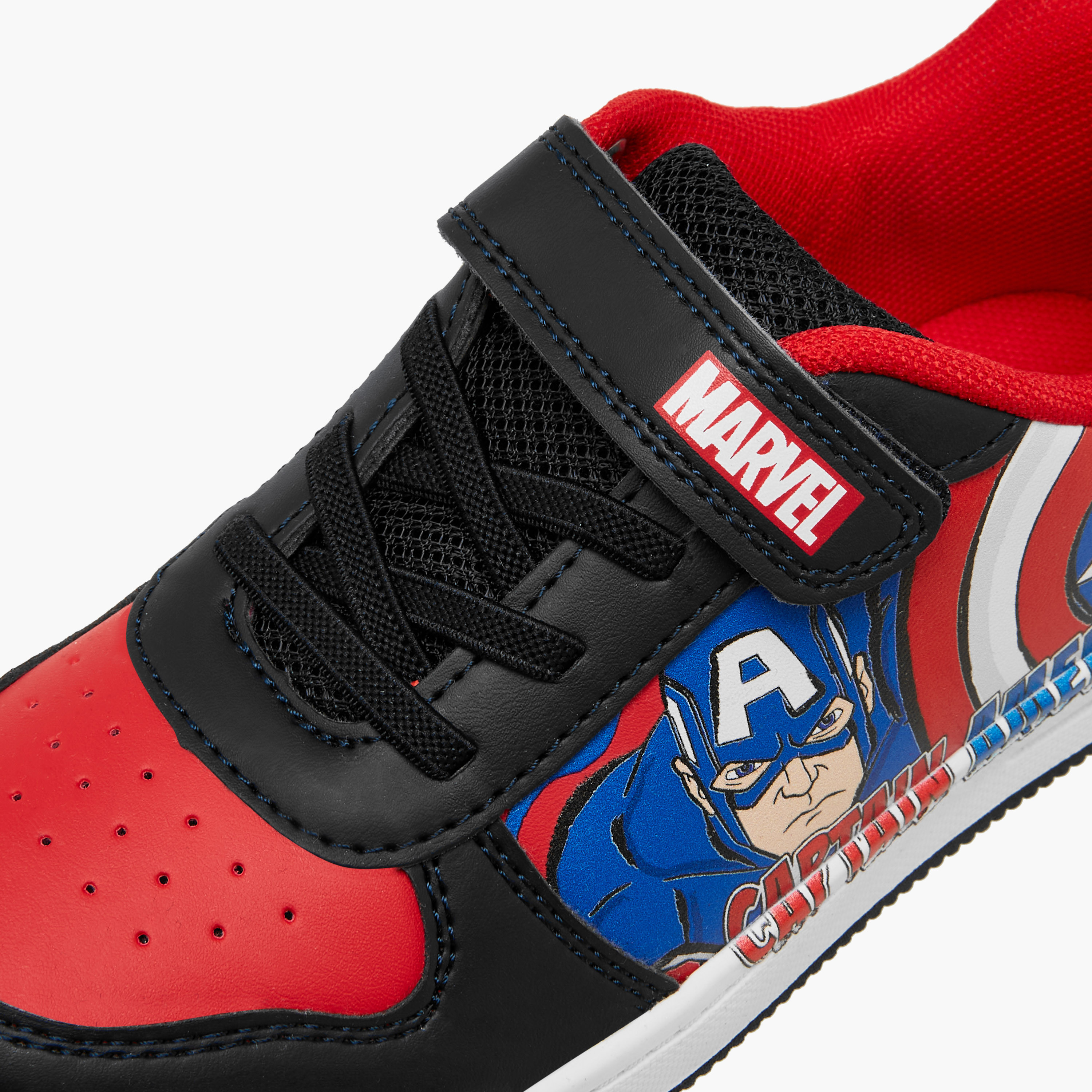 حذاء سنيكرز بشريط إغلاق لاصق وطبعات من مارفل-boys-shoes-sneakers-image-4