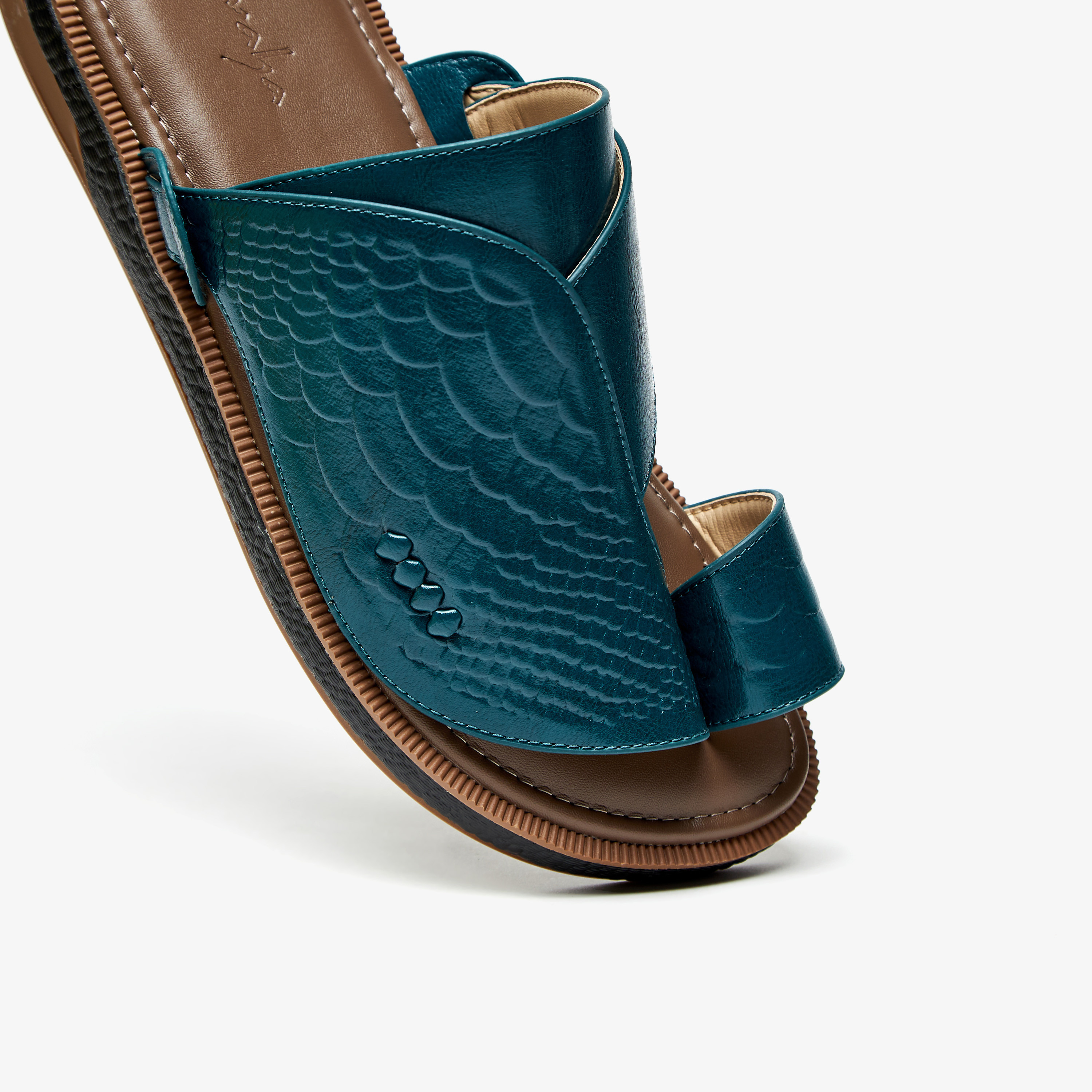 صندل عربي بارز الملمس وسهل الارتداء من الواحة-cpmen-footwear-sandals-image-4