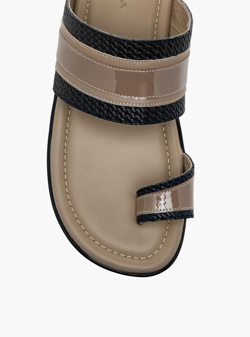 صندل عربي سهل الارتداء بارز الملمس بإصبع من الواحة-men-shoes-sandals-image-3