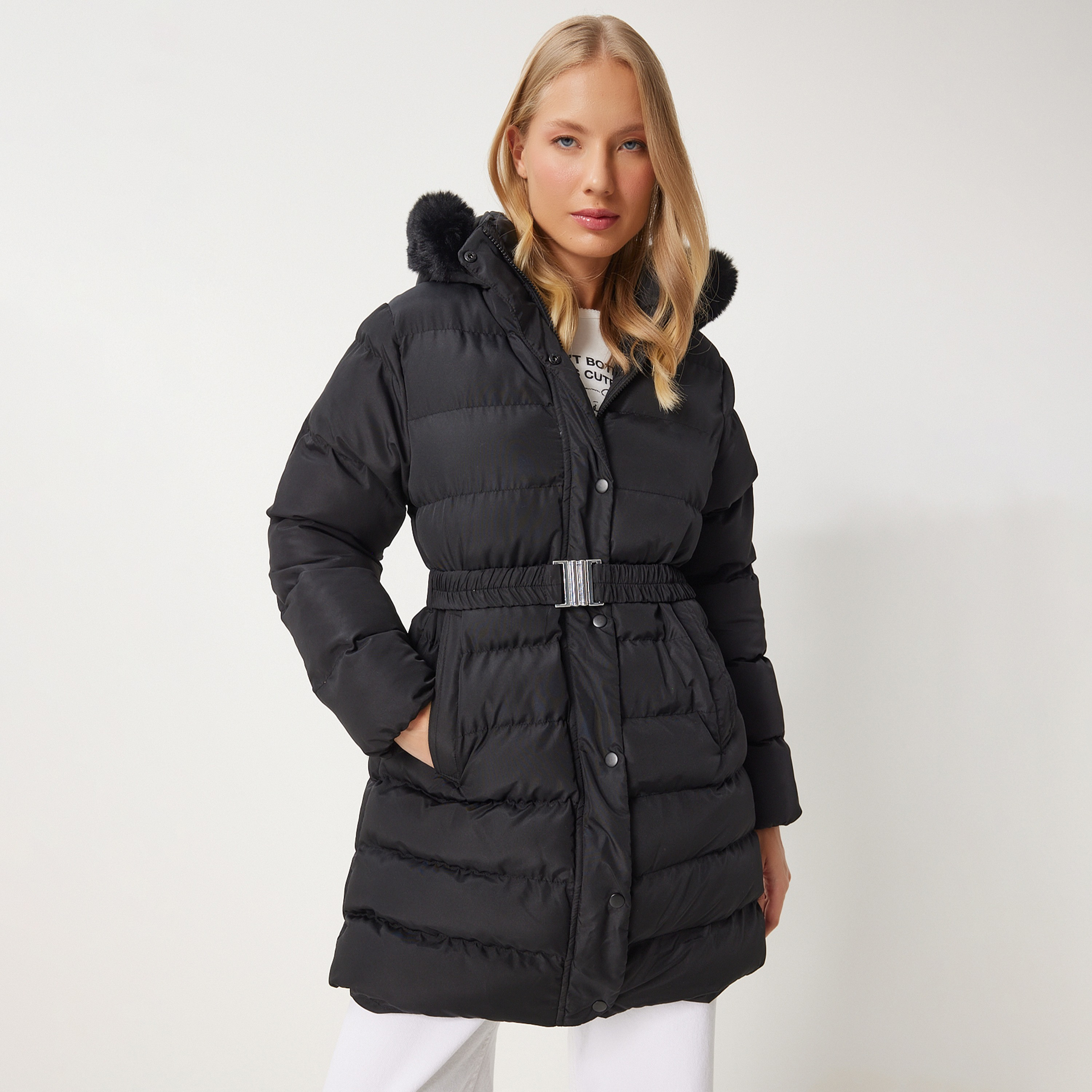 سترة نسائية سوداء برقبة بغطاء رأس من إسطنبول من سعادة-women-winterwear-hoodiesandsweatshirts-hoodies-image-1