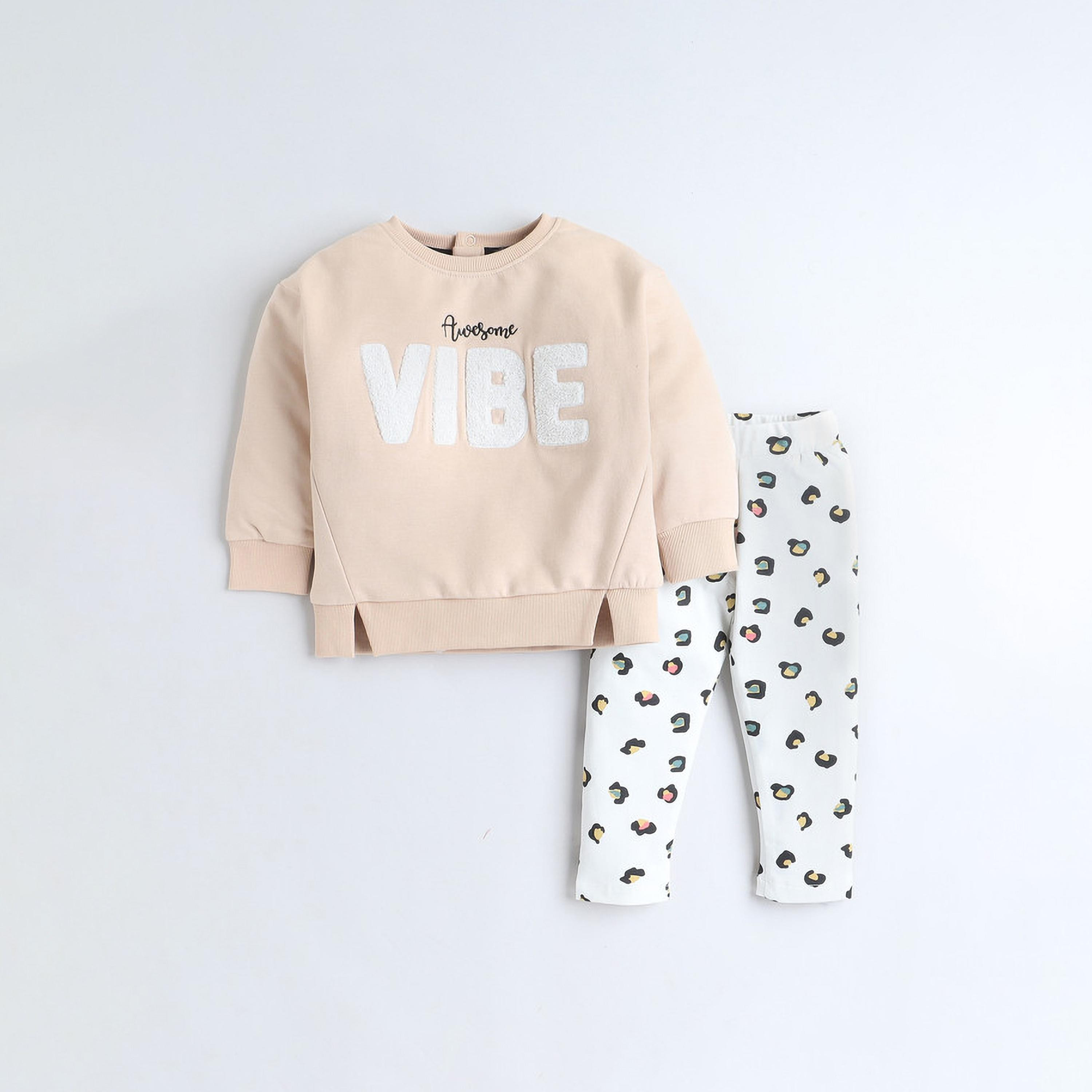 سويت شيرت مطرز بأكمام طويلة قطعتين من مع بنطال ضيق من فيكتور اند جين-girls-clothing-winterwear-setsandcoords-image-1