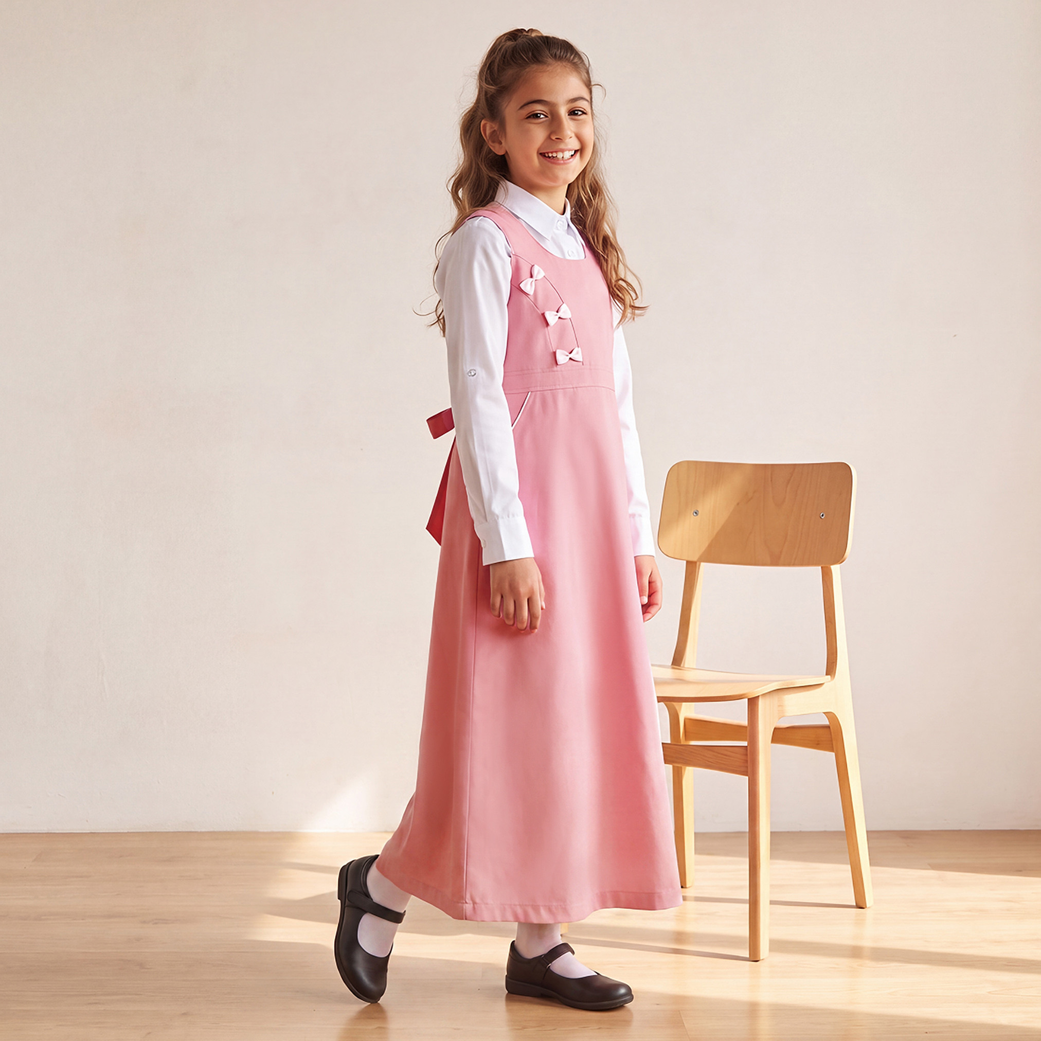 مريلة مدرسية بياقة مستديرة لون زهري للبنات-girls-clothing-schoolwear-dresses-image-3