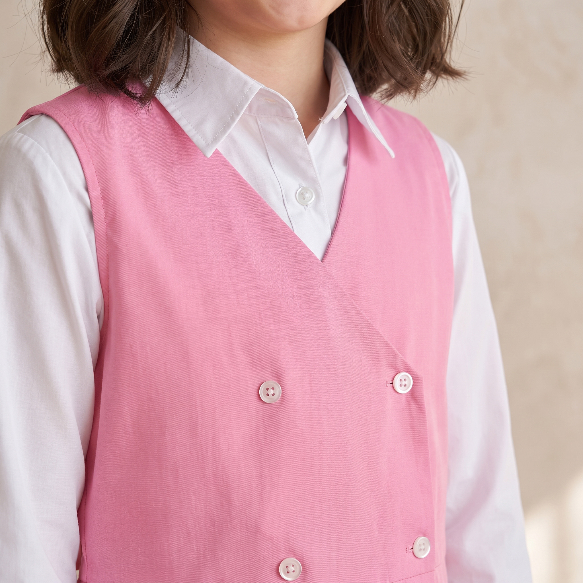 مريلة مدرسية بياقة V لون زهري للبنات-girls-clothing-schoolwear-dresses-image-4