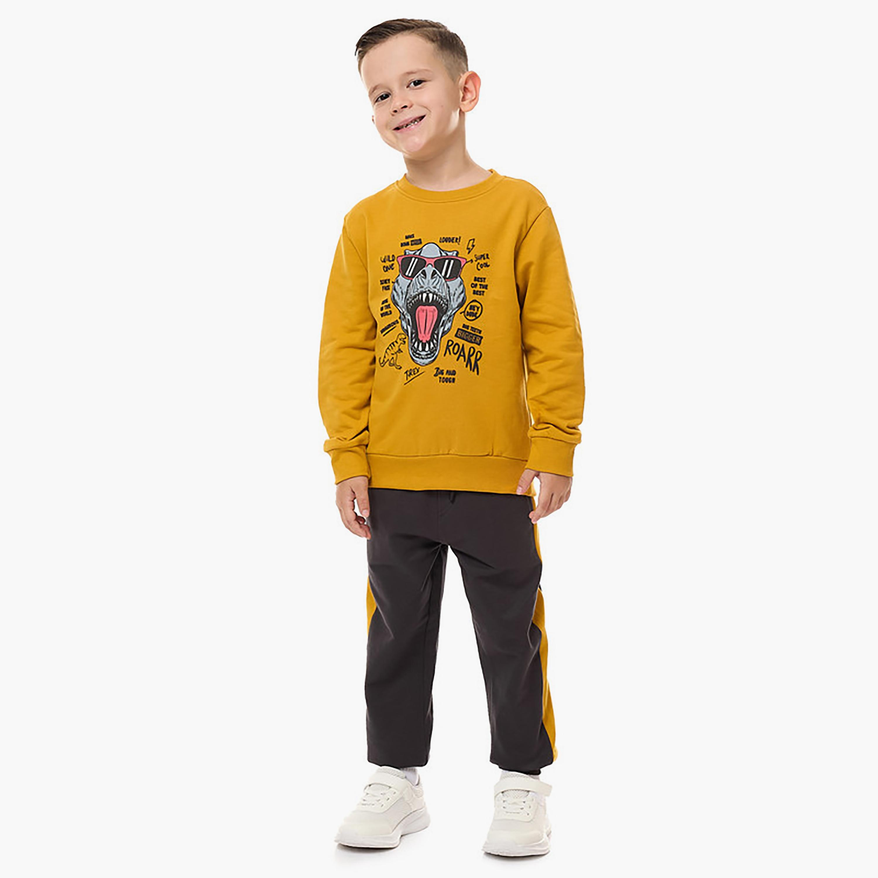 تي شيرت مطبوع بأكمام طويلة مع بنطال ركض قطعتين من فيكتور اند جين-baby-boys-clothing-winterwear-setsandcoords-image-1