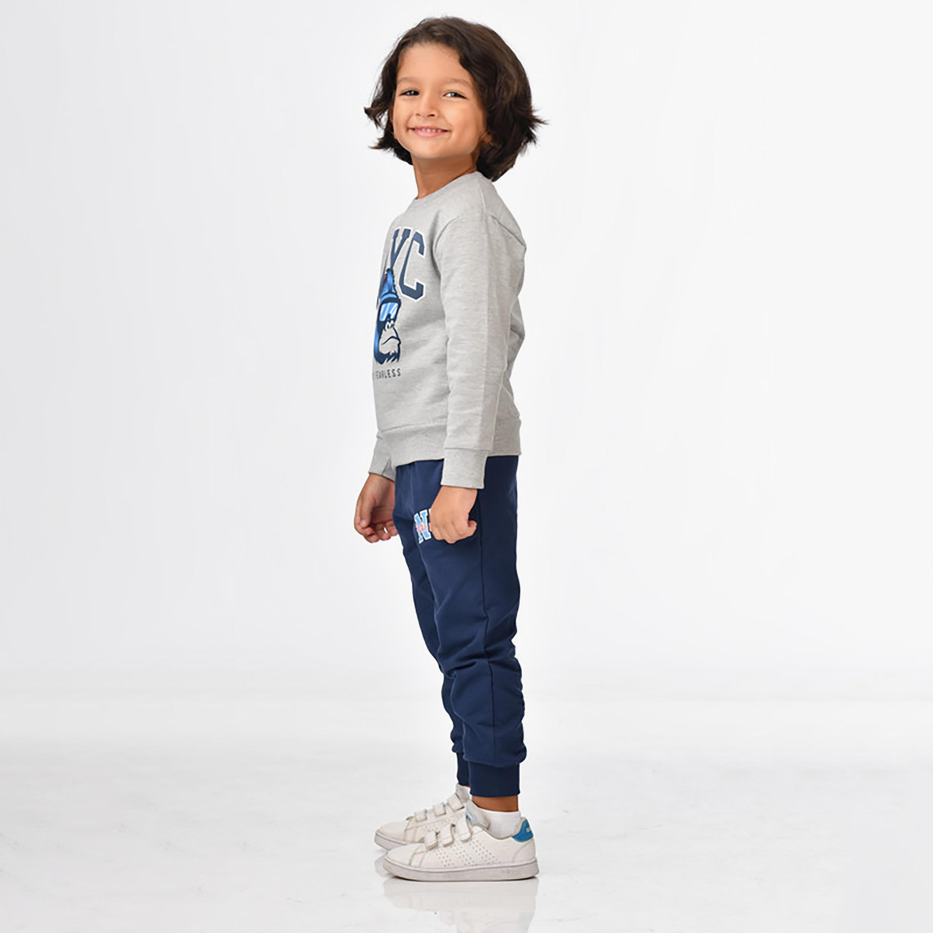 تي شيرت مطبوع بأكمام طويلة مع بنطال ركض قطعتين من فيكتور اند جين-baby-boys-clothing-winterwear-setsandcoords-image-4