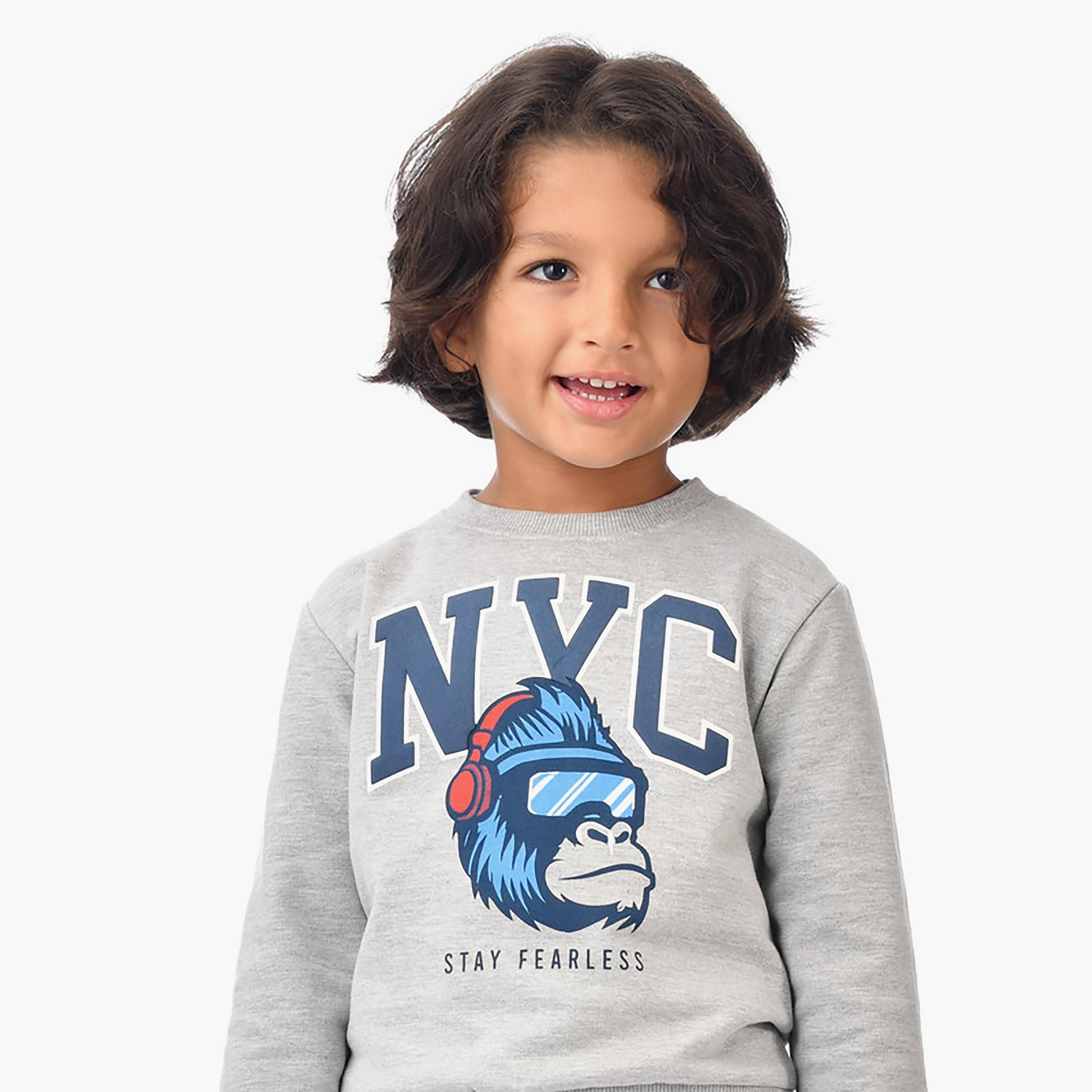 تي شيرت مطبوع بأكمام طويلة مع بنطال ركض قطعتين من فيكتور اند جين-baby-boys-clothing-winterwear-setsandcoords-image-6