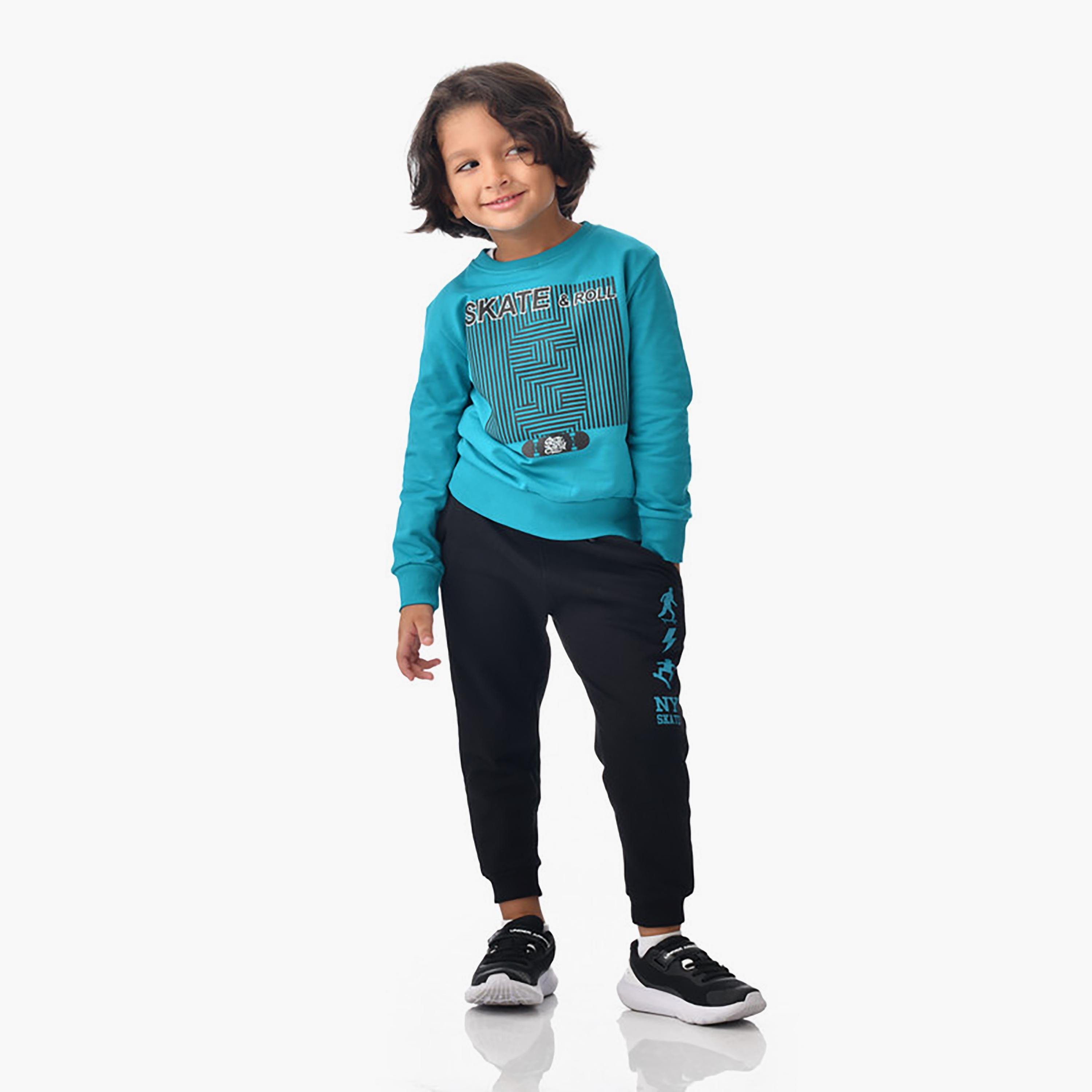 سويت شيرت بأكمام طويلة مطبوع  مع بنطال ركض قطعتين من فيكتور اند جين-baby-boys-clothing-winterwear-setsandcoords-image-6