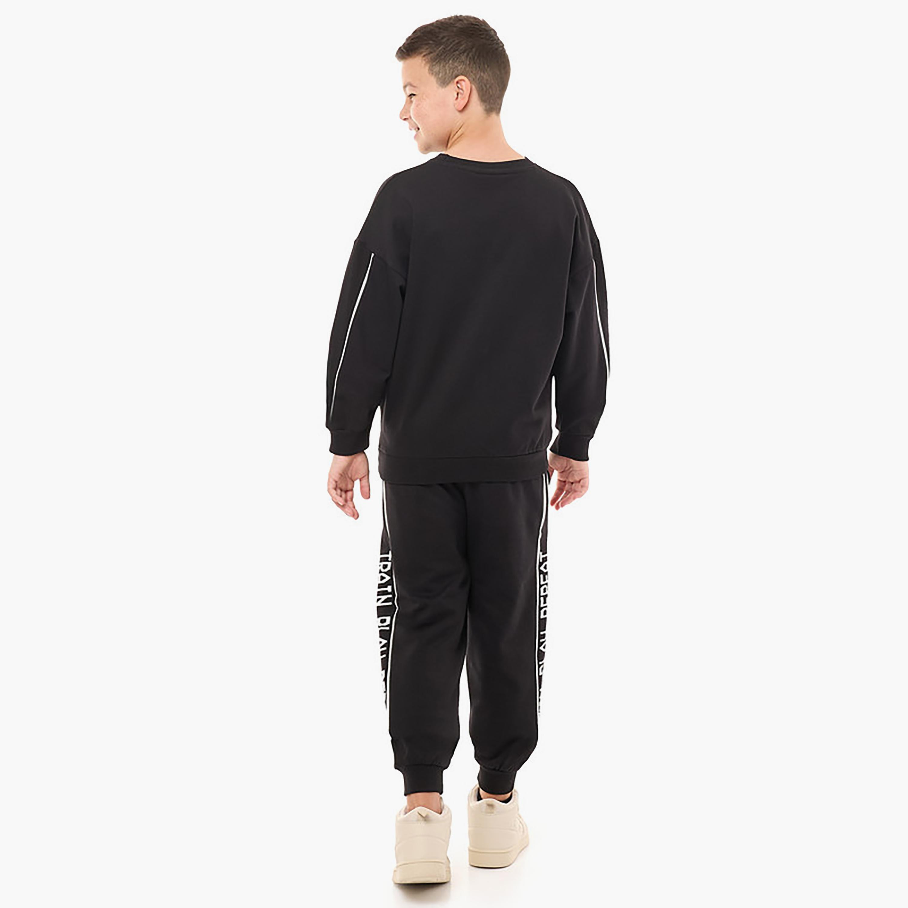 سويت شيرت بأكمام طويلة مطبوع  مع بنطال ركض قطعتين من فيكتور اند جين-cpkids-clothing-boys-winterwear-sets-image-3