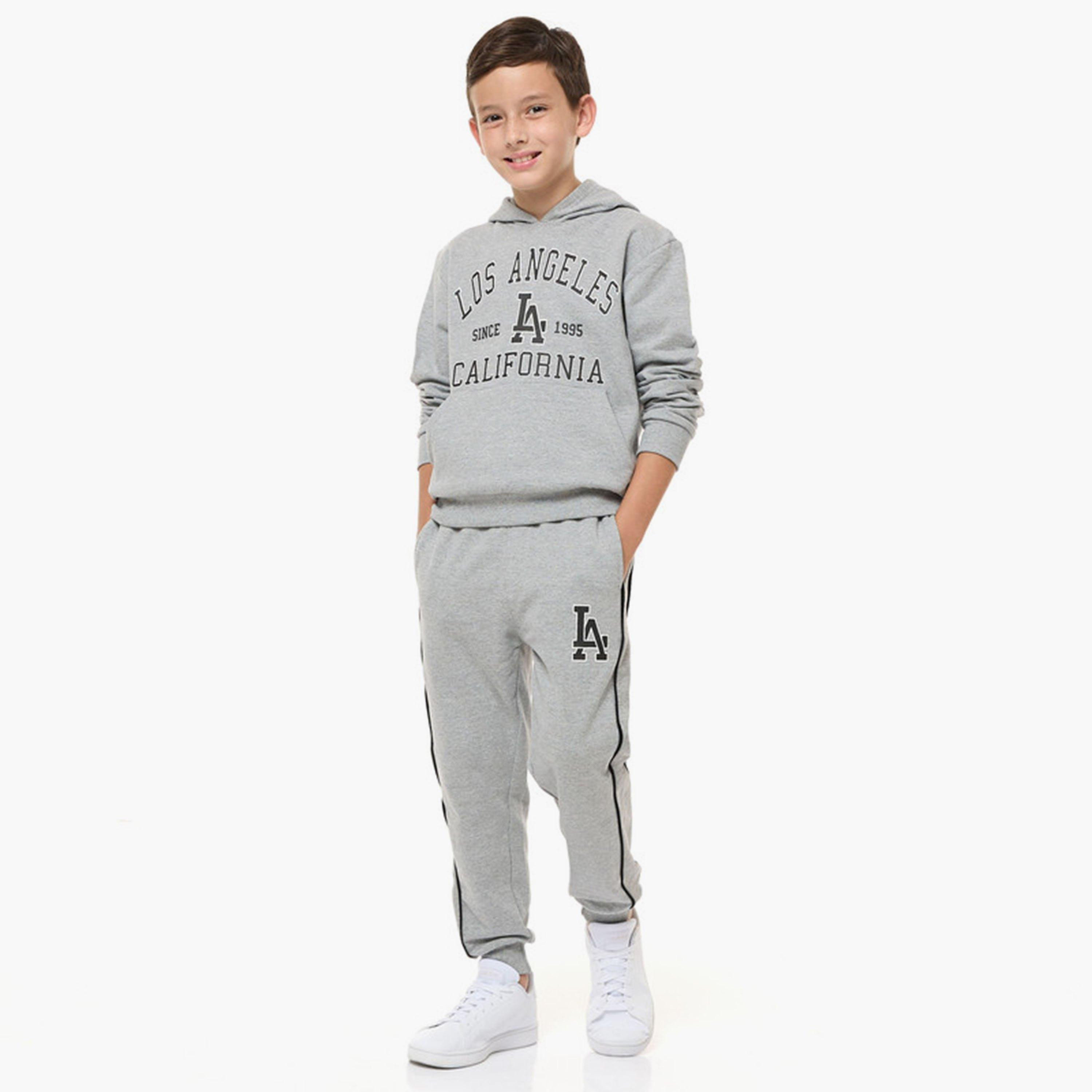 هودي مطبوع بأكمام طويلة مع بنطال ركض قطعتين من فيكتور اند جين-boys-clothing-setsandcoords-image-1