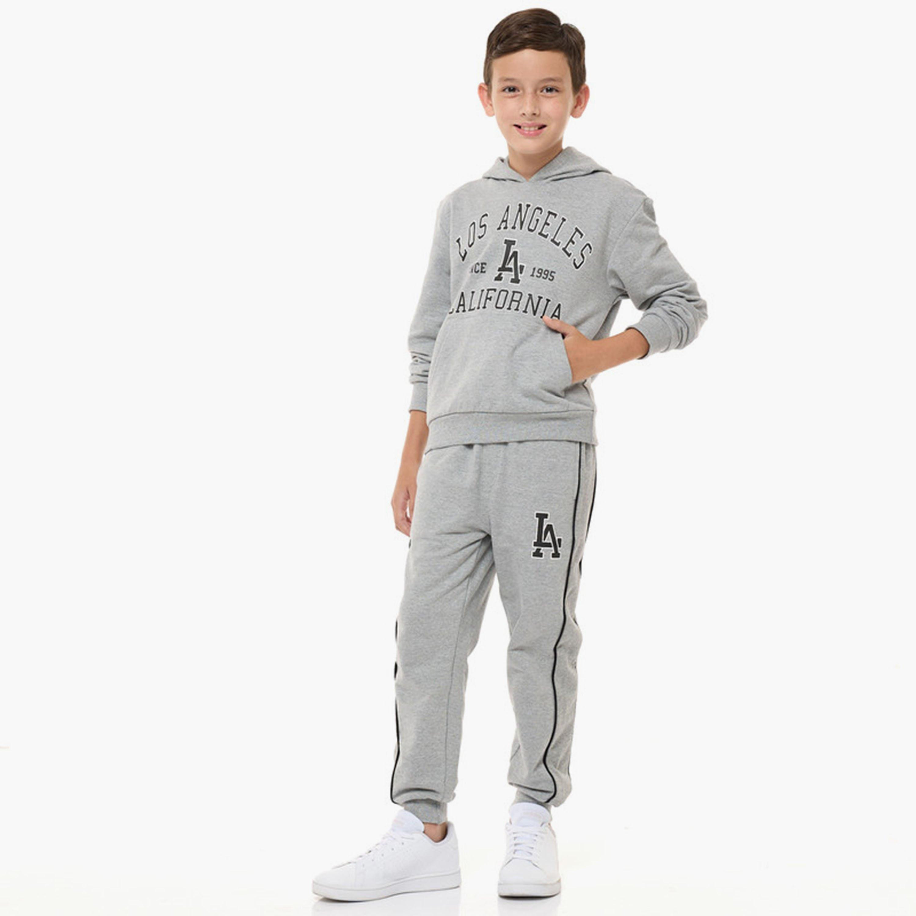 هودي مطبوع بأكمام طويلة مع بنطال ركض قطعتين من فيكتور اند جين-boys-clothing-setsandcoords-image-2