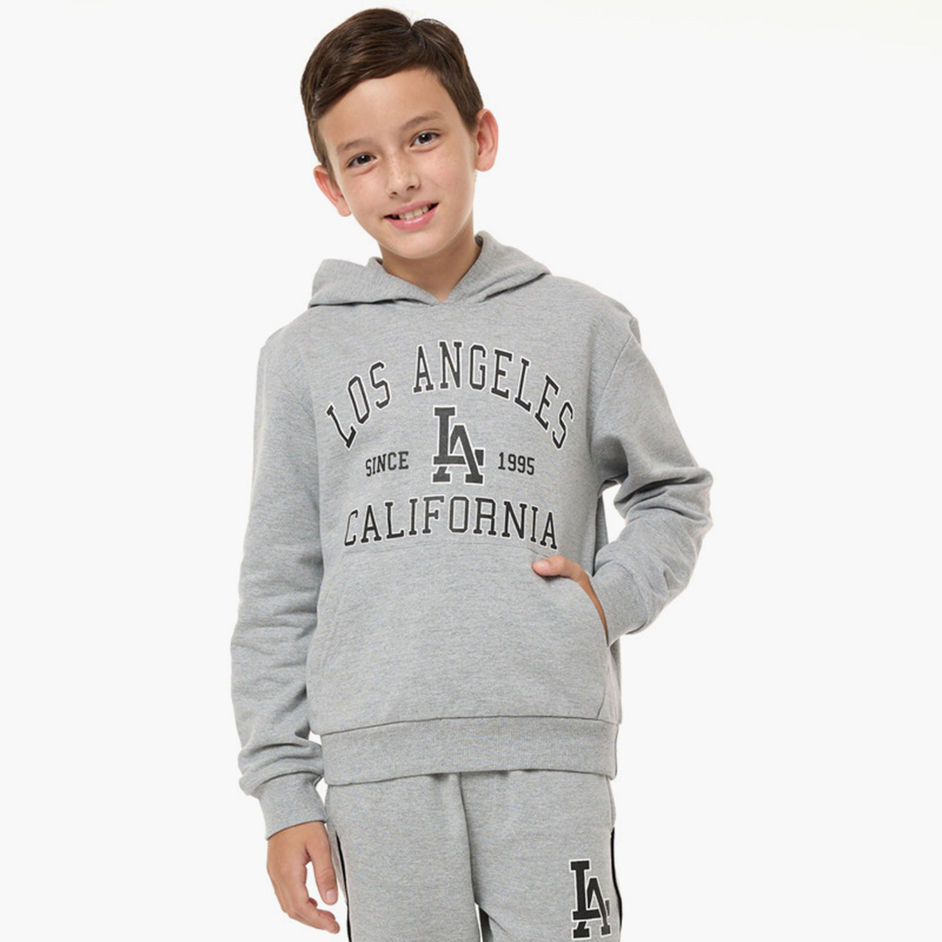 هودي مطبوع بأكمام طويلة مع بنطال ركض قطعتين من فيكتور اند جين-boys-clothing-setsandcoords-image-4
