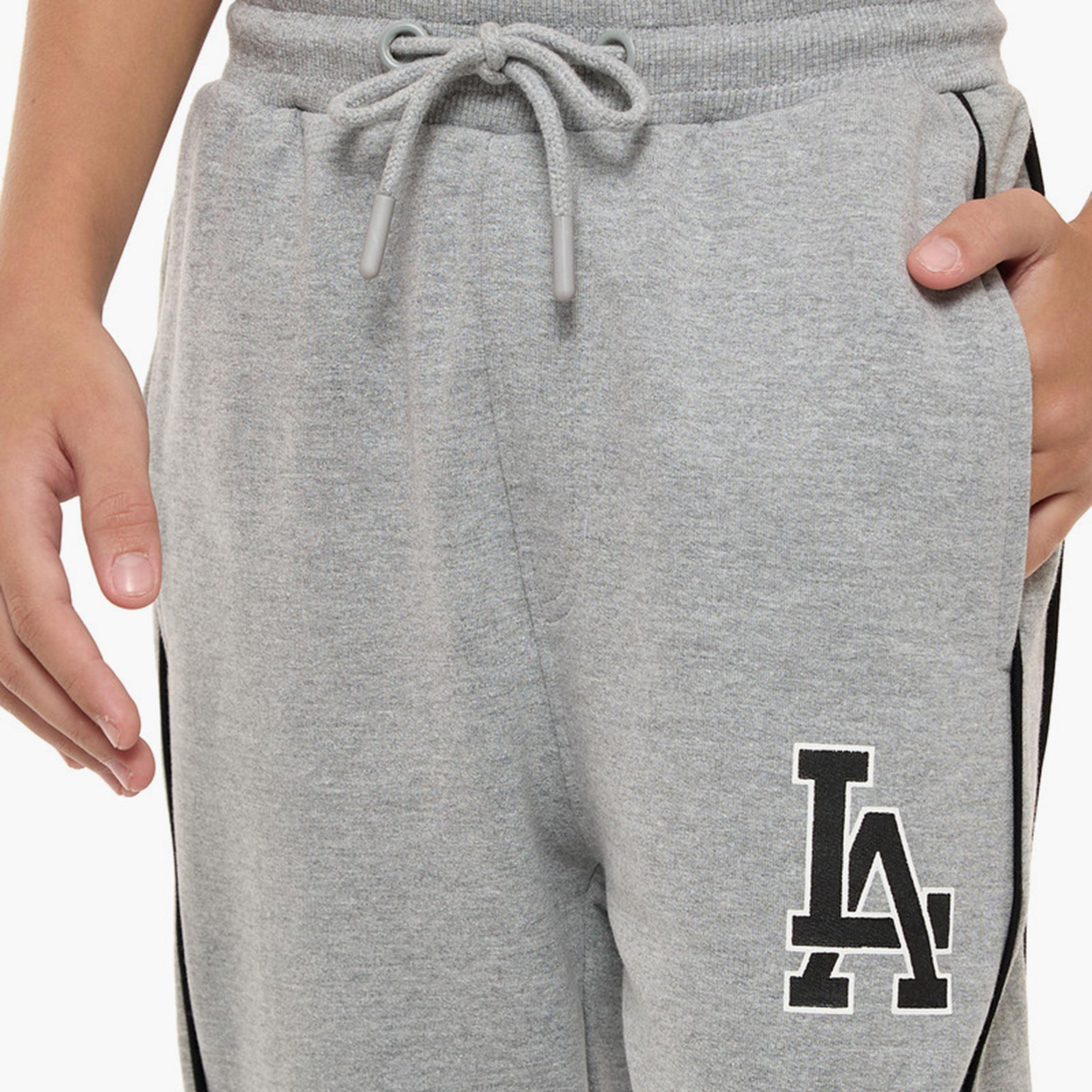 هودي مطبوع بأكمام طويلة مع بنطال ركض قطعتين من فيكتور اند جين-boys-clothing-setsandcoords-image-5
