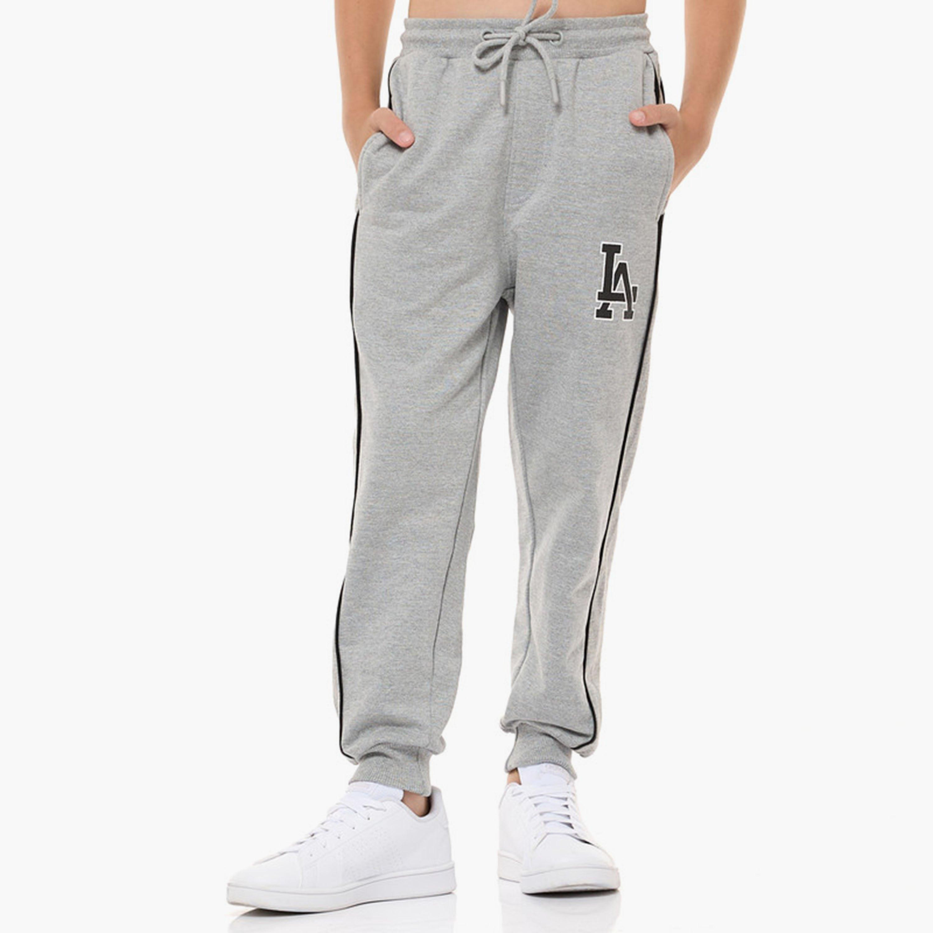 هودي مطبوع بأكمام طويلة مع بنطال ركض قطعتين من فيكتور اند جين-boys-clothing-setsandcoords-image-6