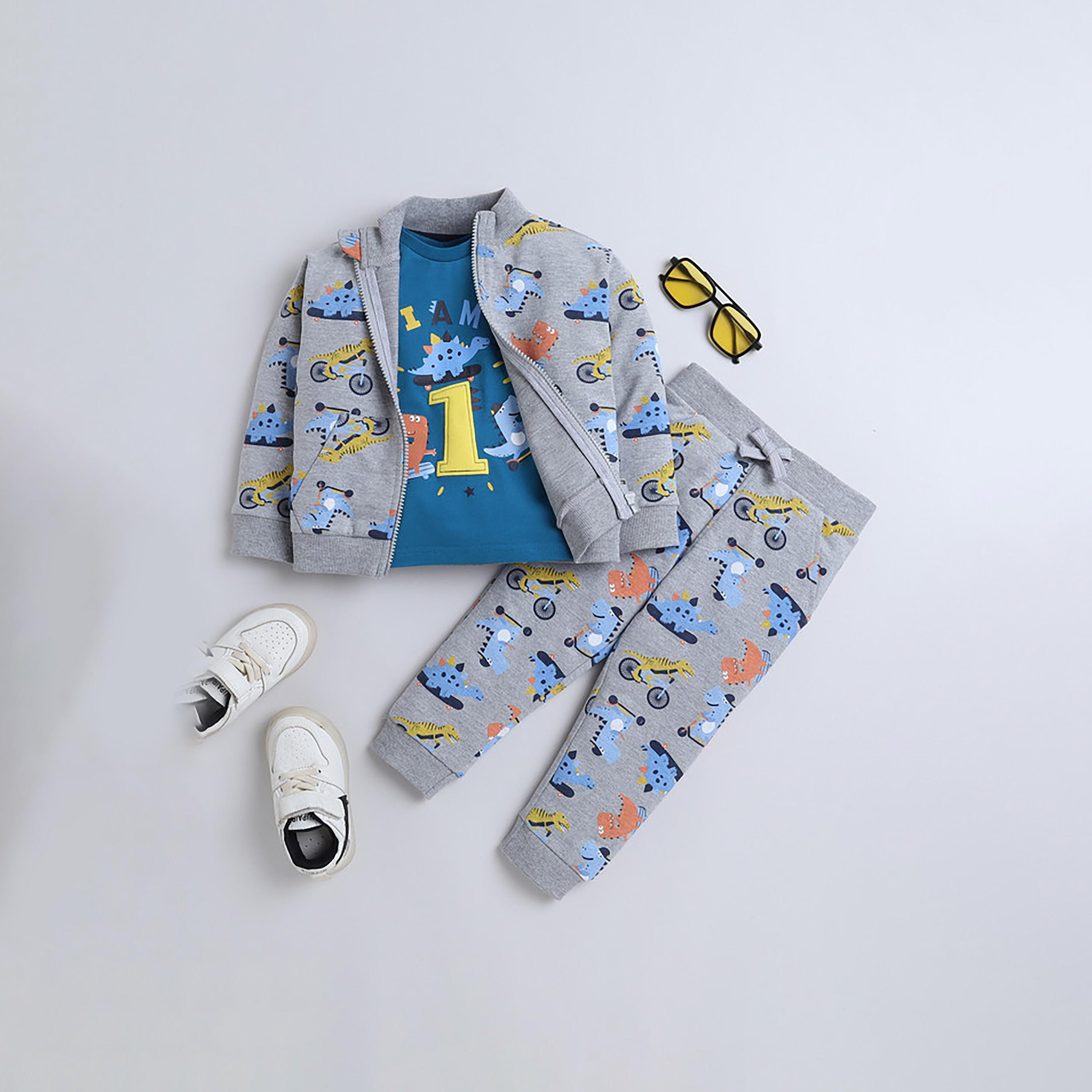 تي شيرت مطبوع، جاكيت وبنطال رياضي 3 قطع من فيكتور اند جين-baby-boys-clothing-winterwear-setsandcoords-image-5