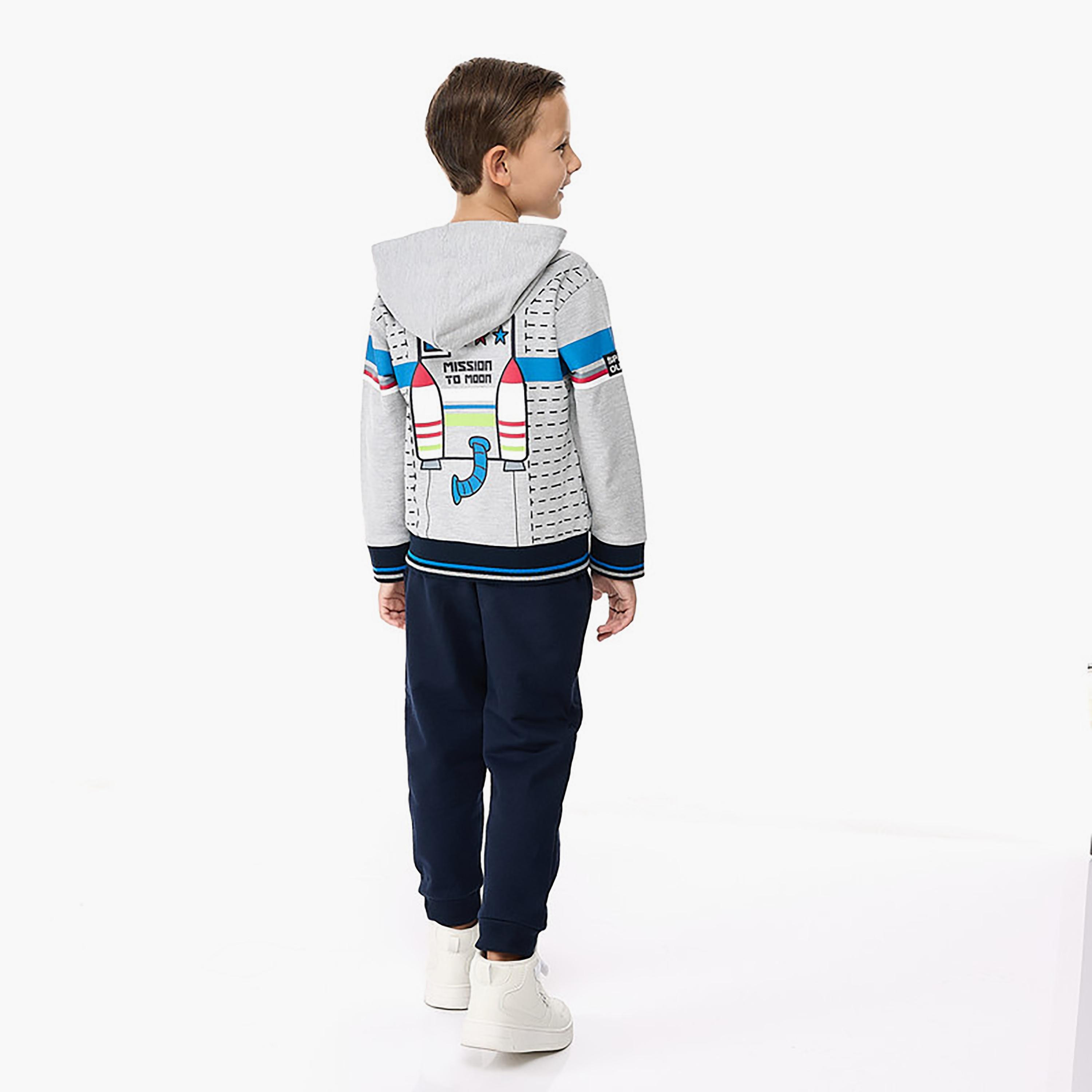 هودي بأكمام طويلة مطبوع مع بنطلون ركض قطعتين من فيكتور اند جين-cpkids-clothing-boys-winterwear-sets-image-3