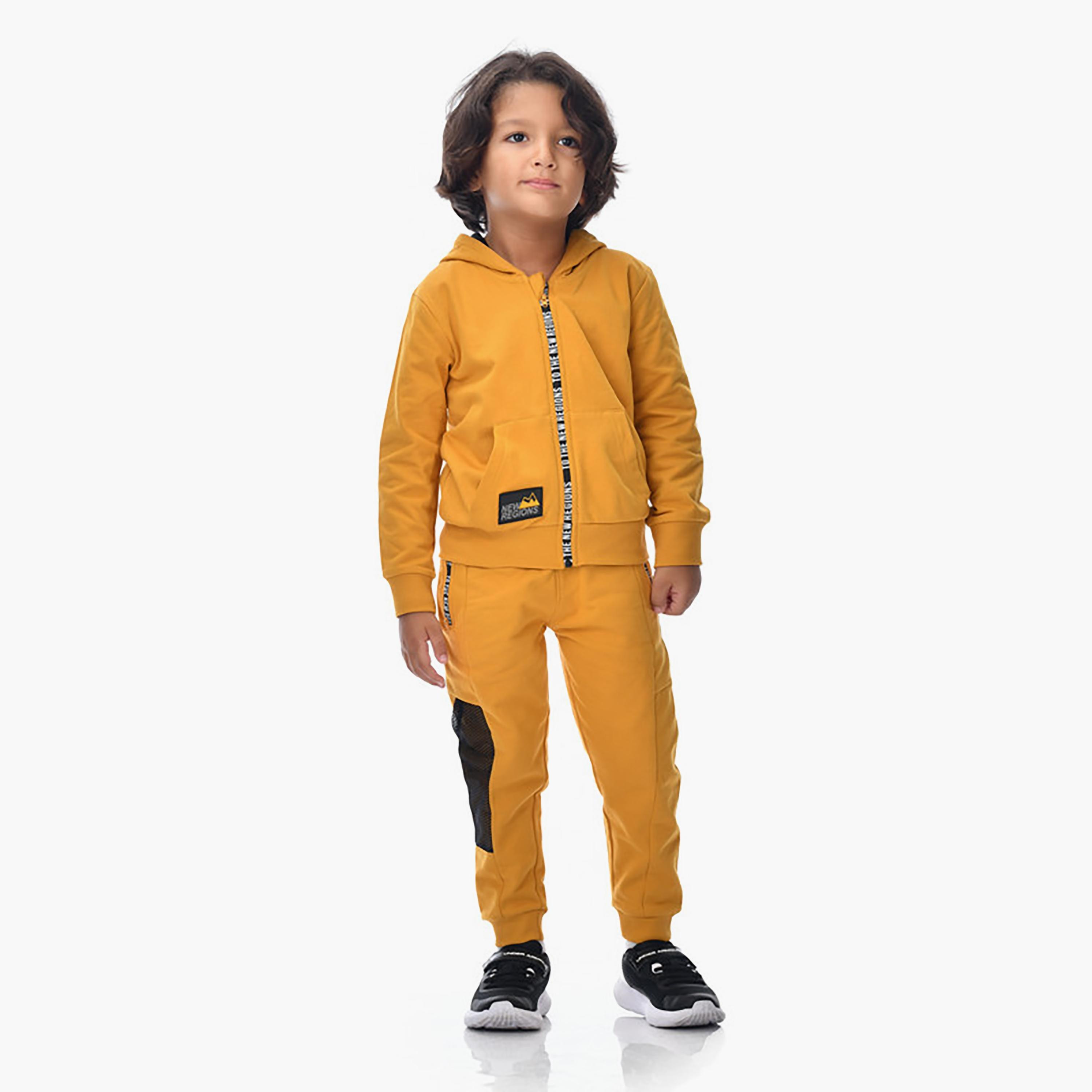 هودي بأكمام طويلة مطبوع مع بنطلون ركض قطعتين من فيكتور اند جين-baby-boys-clothing-winterwear-setsandcoords-image-1