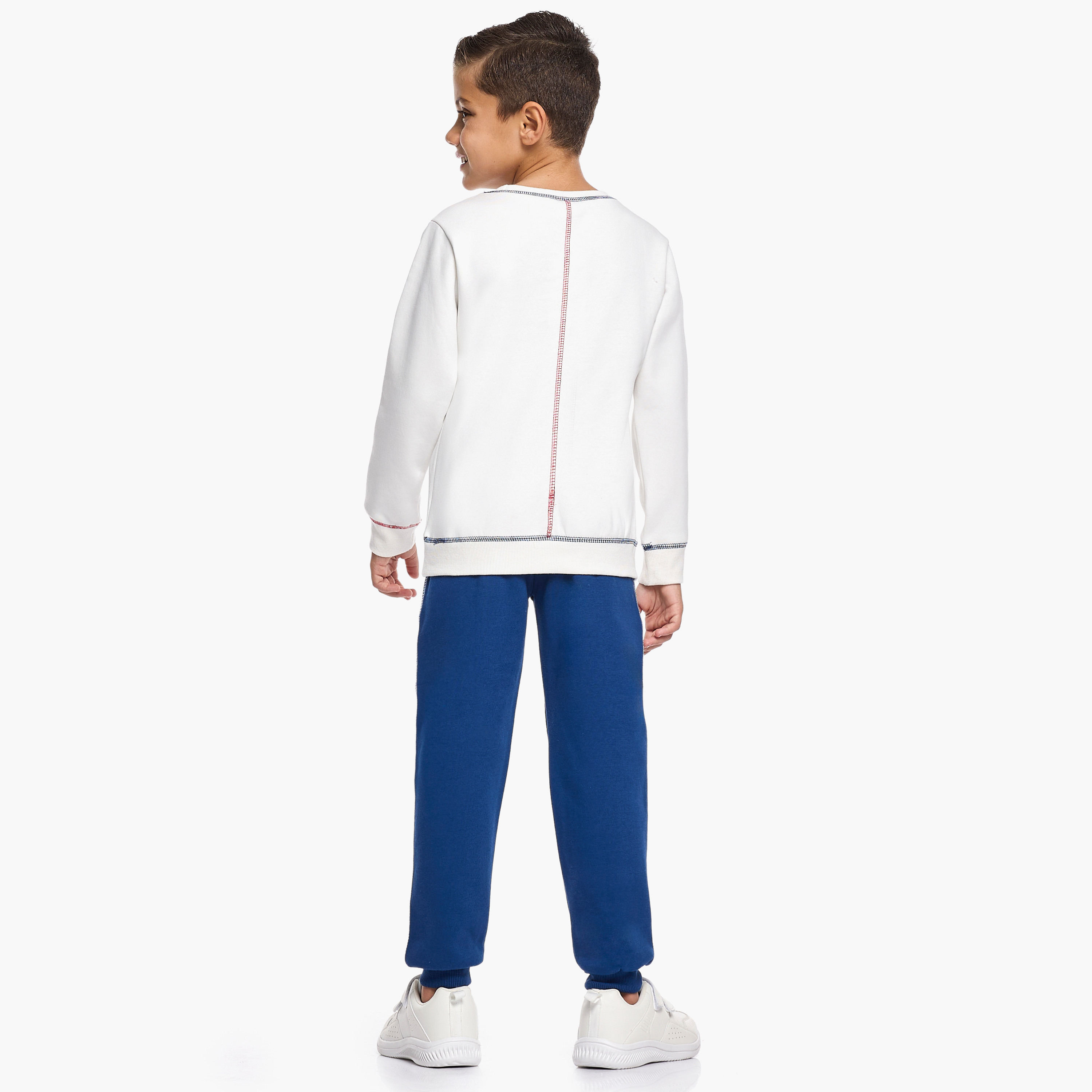 طقم من قطعتين سويت شيرت وبنطلون رياضي بطبعة من فيكتور اند جين-baby-boys-clothing-winterwear-setsandcoords-image-3