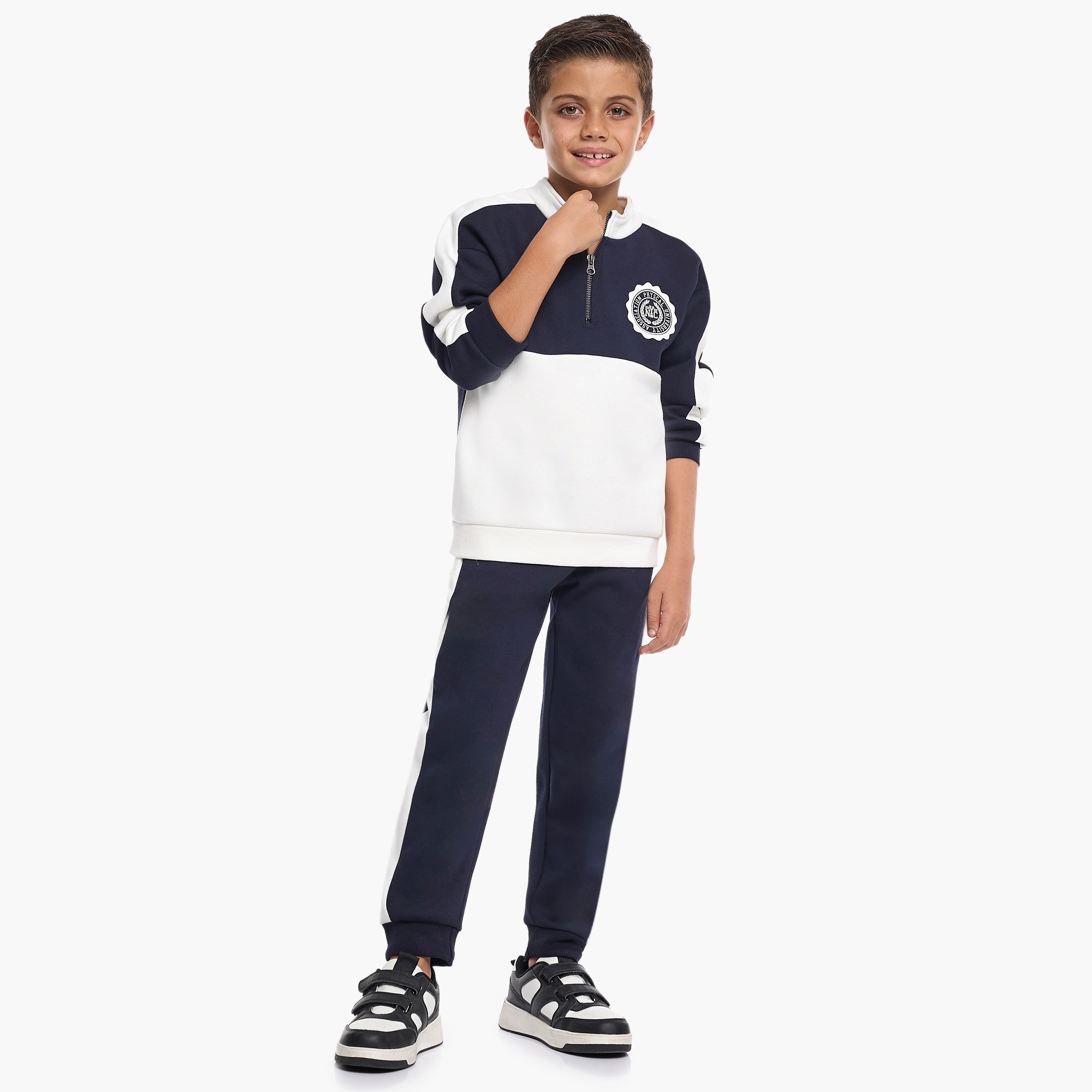 طقم من قطعتين سويت شيرت وبنطلون رياضي بطبعة من فيكتور اند جين-baby-boys-clothing-winterwear-setsandcoords-image-1