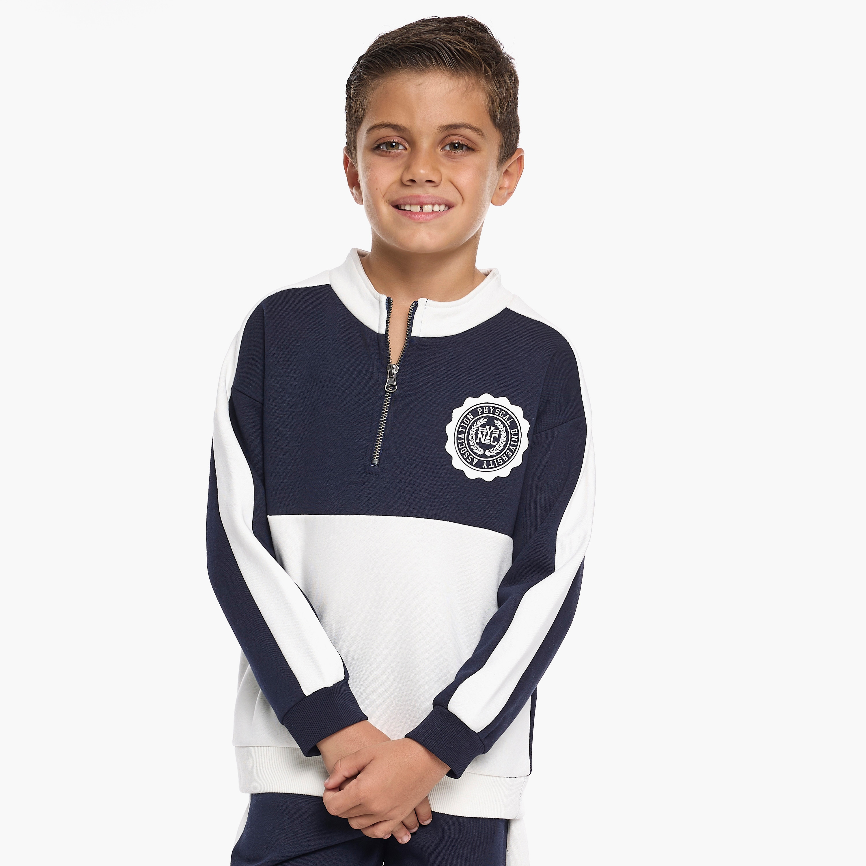 طقم من قطعتين سويت شيرت وبنطلون رياضي بطبعة من فيكتور اند جين-baby-boys-clothing-winterwear-setsandcoords-image-4