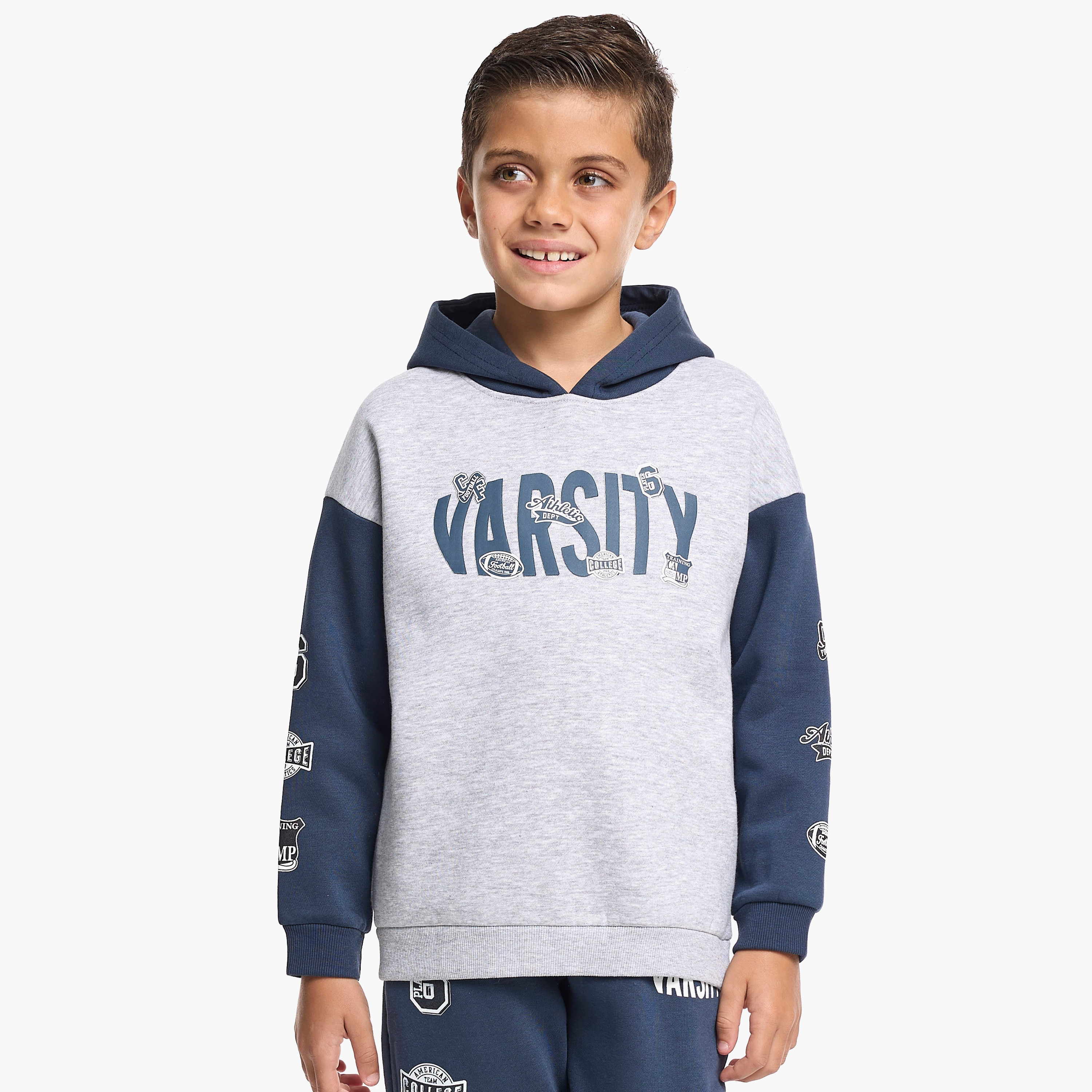 طقم من قطعتين هودي وبنطلون رياضي بطبعة فارستي من فيكتور اند جين-baby-boys-clothing-winterwear-setsandcoords-image-4