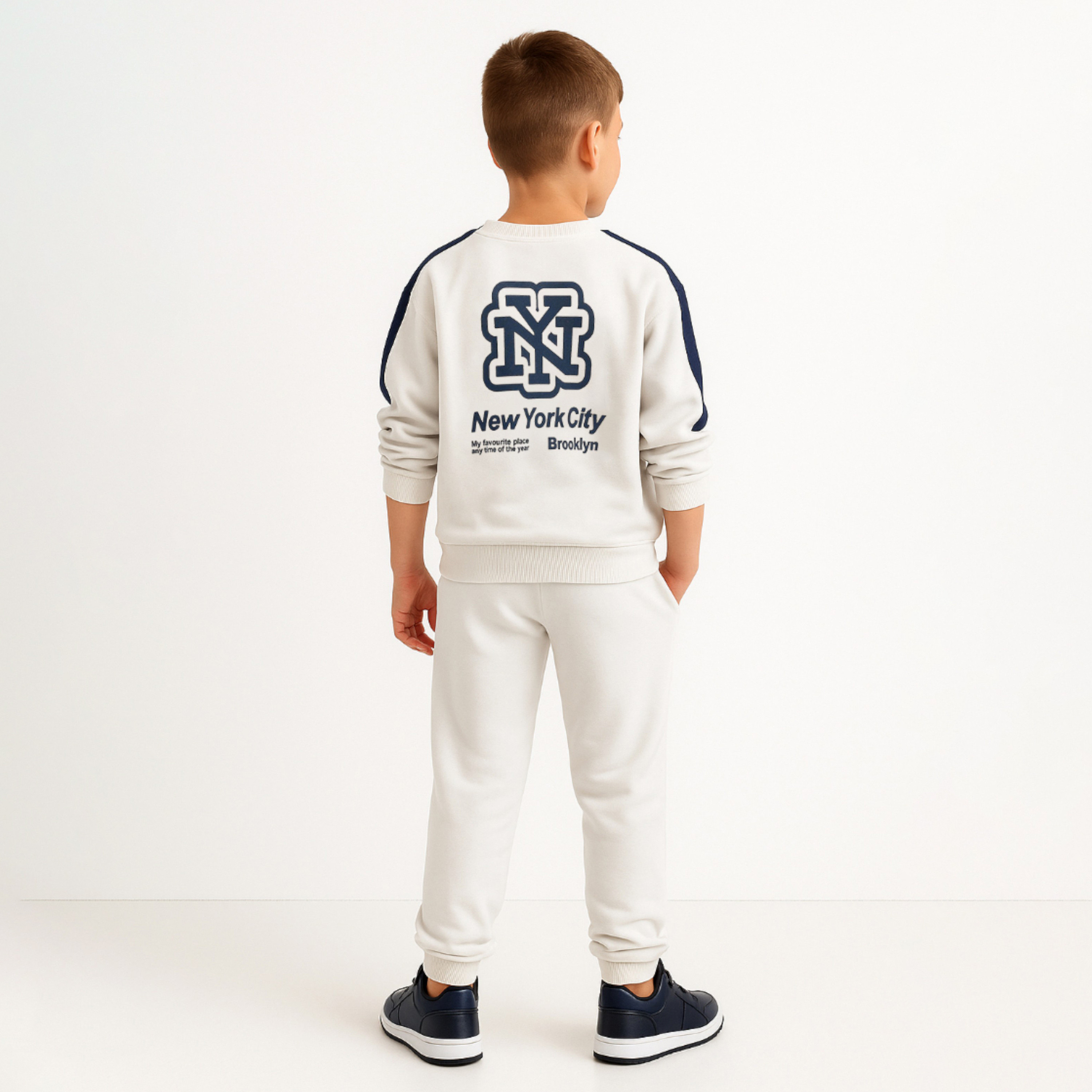 طقم من قطعتين سويت شيرت وبنطلون رياضي بطبعة من فيكتور اند جين-baby-boys-clothing-winterwear-setsandcoords-image-2