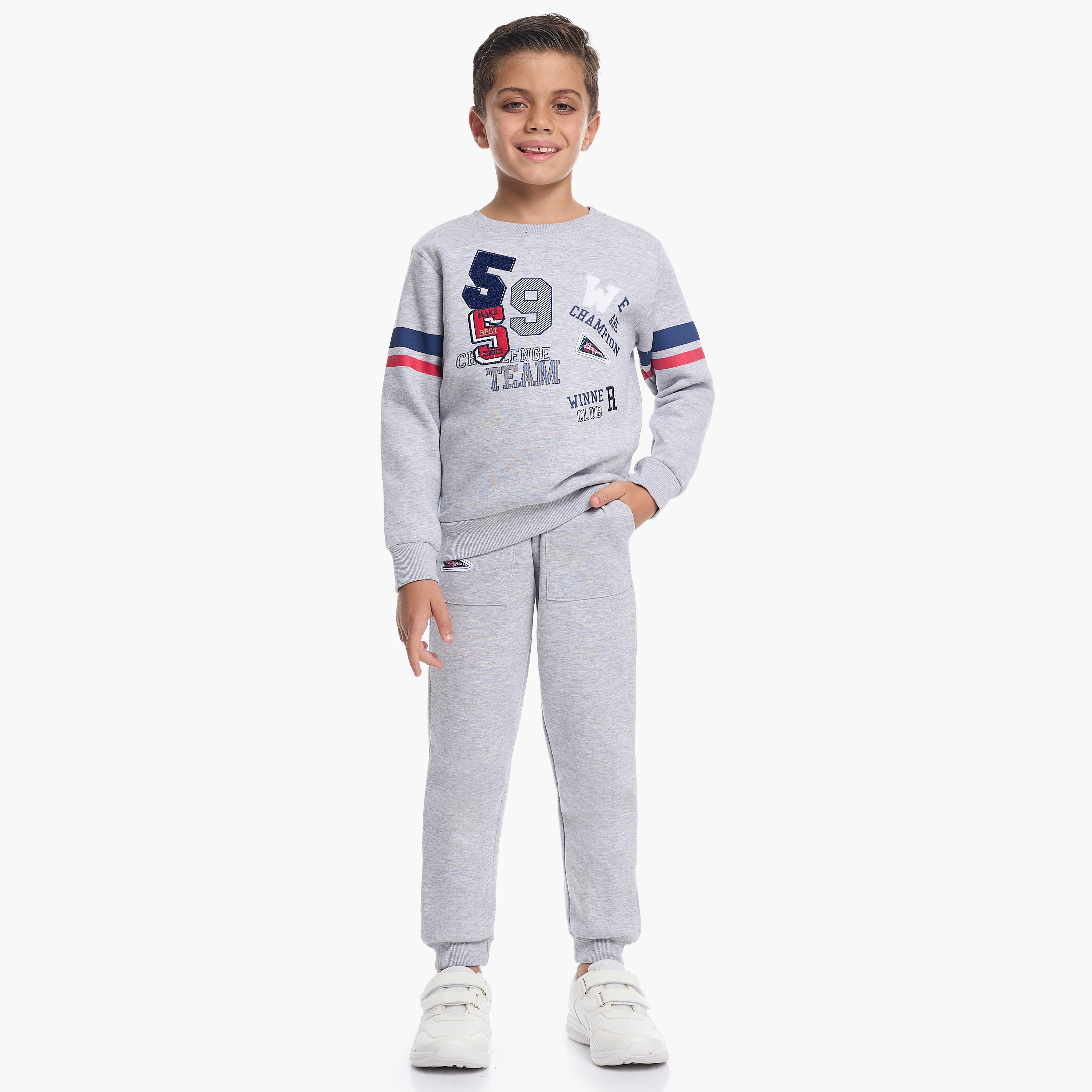 طقم من قطعتين سويت شيرت وبنطلون رياضي بطبعة من فيكتور اند جين-baby-boys-clothing-winterwear-setsandcoords-image-3