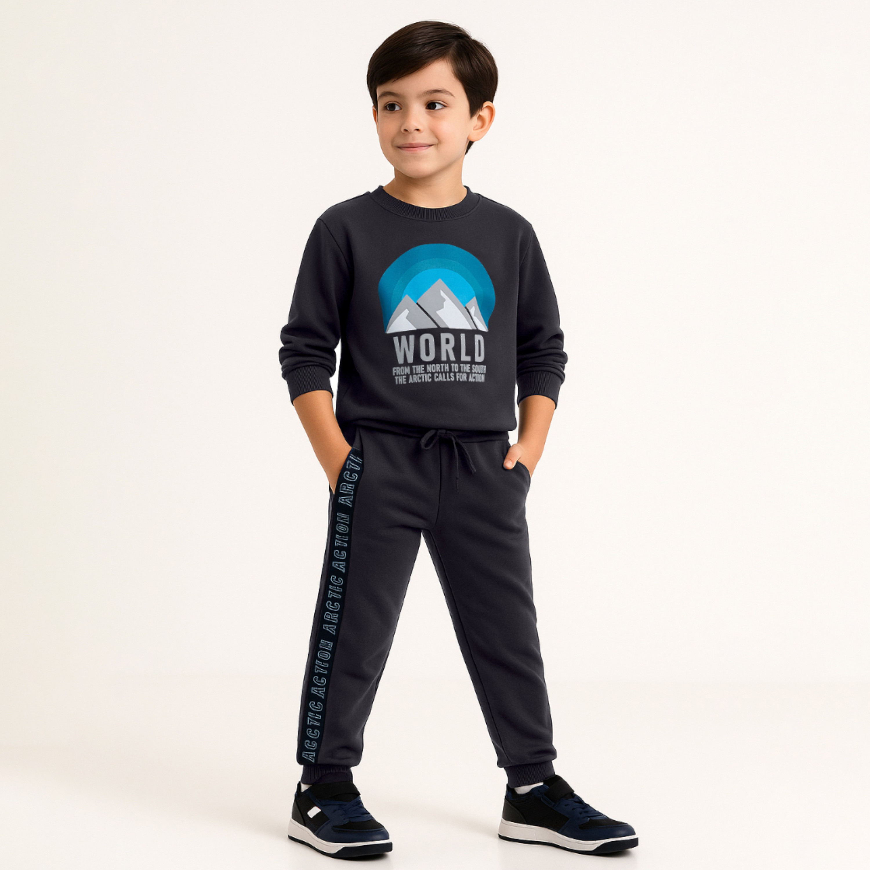 طقم من قطعتين سويت شيرت وبنطلون رياضي بطبعة أدفنشر من فيكتور اند جين-baby-boys-clothing-winterwear-setsandcoords-image-1