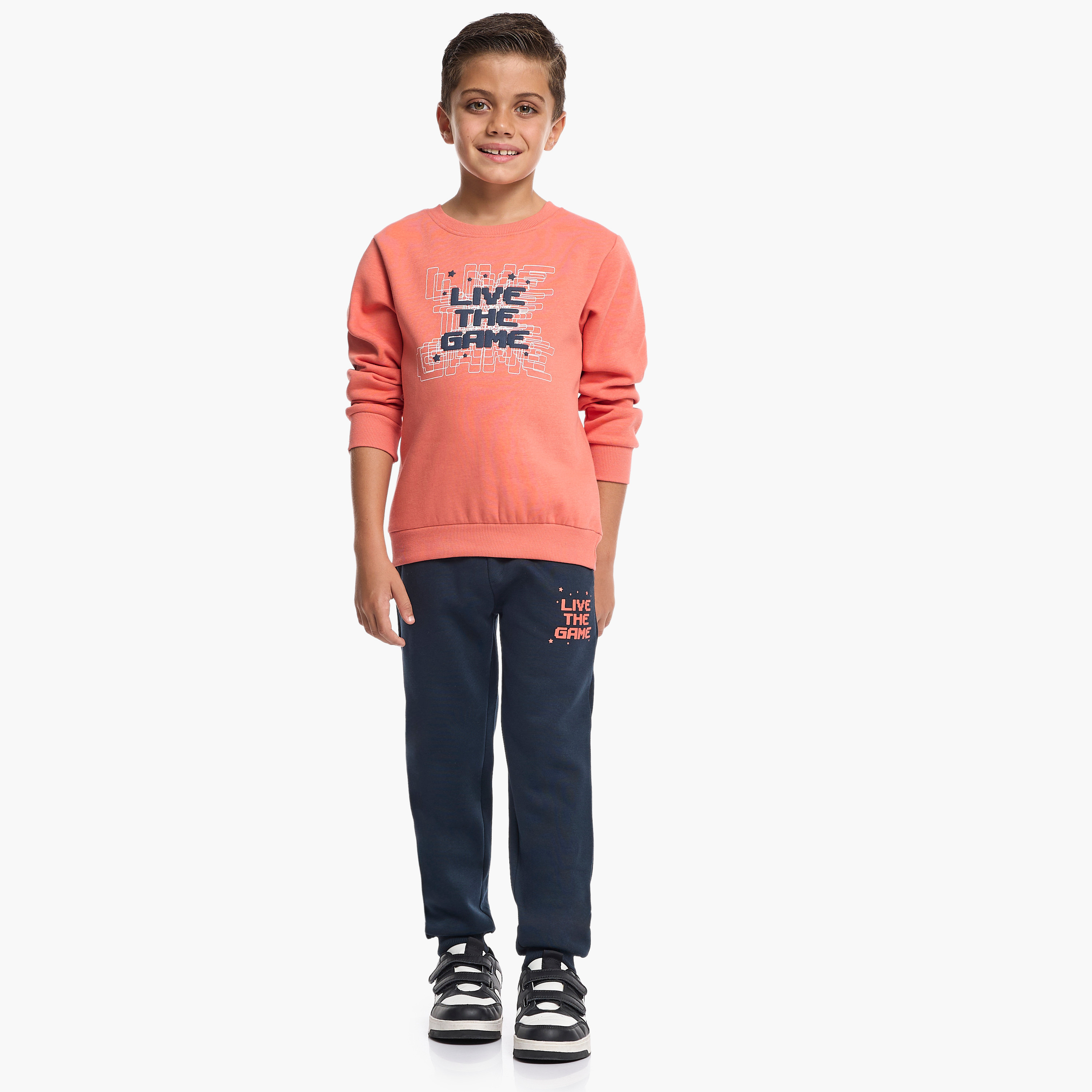 طقم من قطعتين سويت شيرت وبنطلون رياضي بطبعة ليف ذا جيم من فيكتور اند جين-baby-boys-clothing-winterwear-setsandcoords-image-1