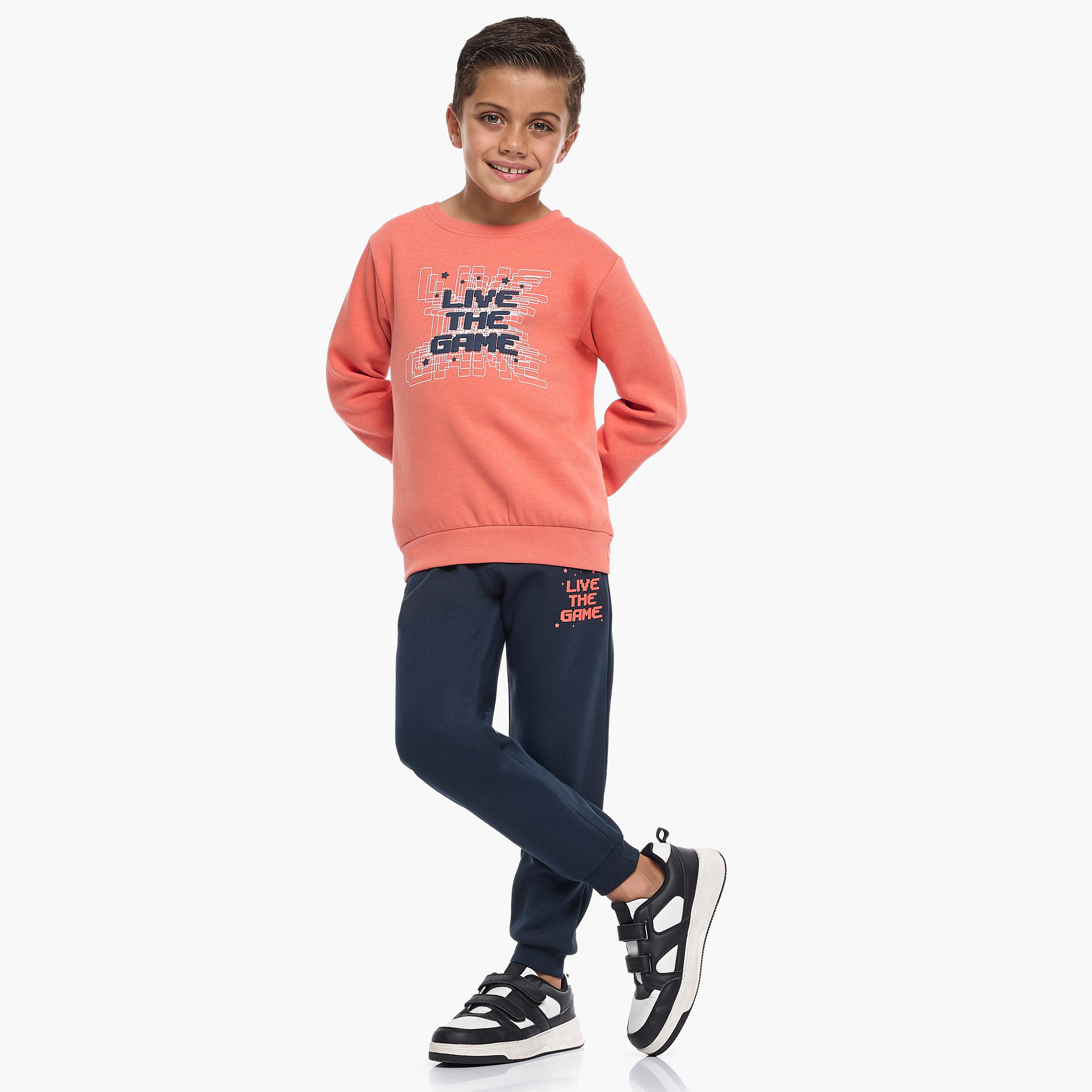 طقم من قطعتين سويت شيرت وبنطلون رياضي بطبعة ليف ذا جيم من فيكتور اند جين-baby-boys-clothing-winterwear-setsandcoords-image-2