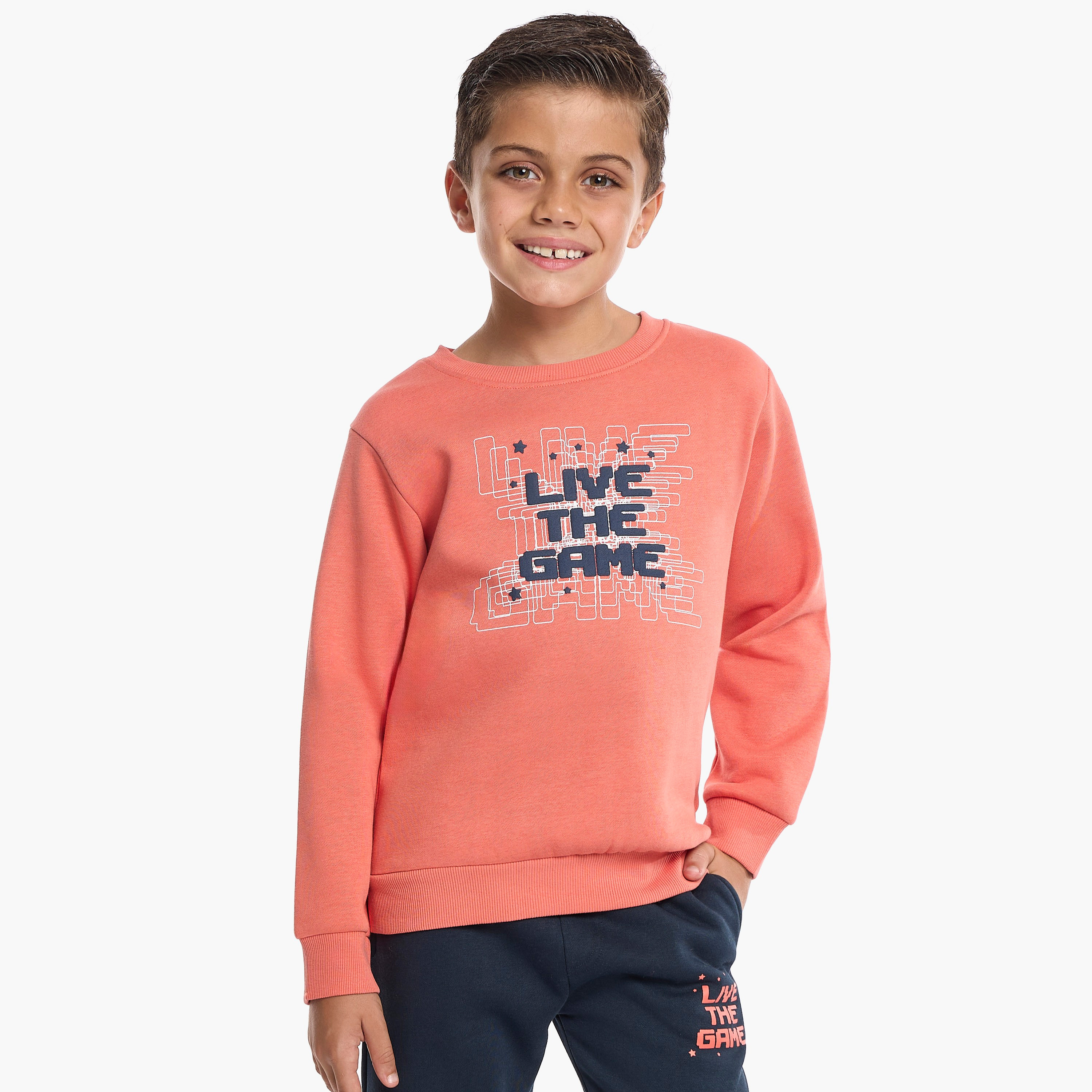 طقم من قطعتين سويت شيرت وبنطلون رياضي بطبعة ليف ذا جيم من فيكتور اند جين-baby-boys-clothing-winterwear-setsandcoords-image-4