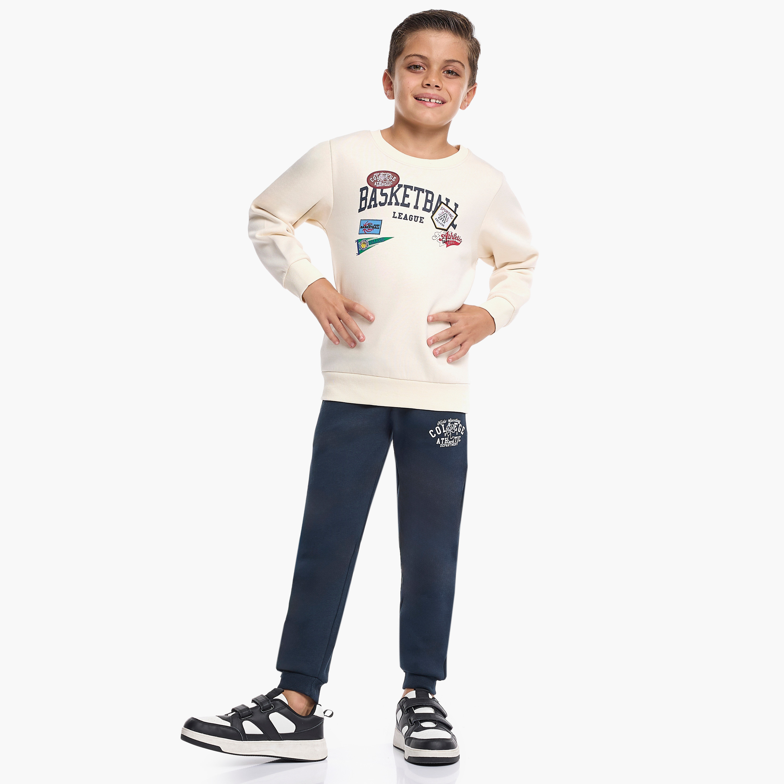 طقم من قطعتين سويت شيرت وبنطلون رياضي بطبعة باسكتبول ليغ من فيكتور اند جين-boys-clothing-setsandcoords-image-1