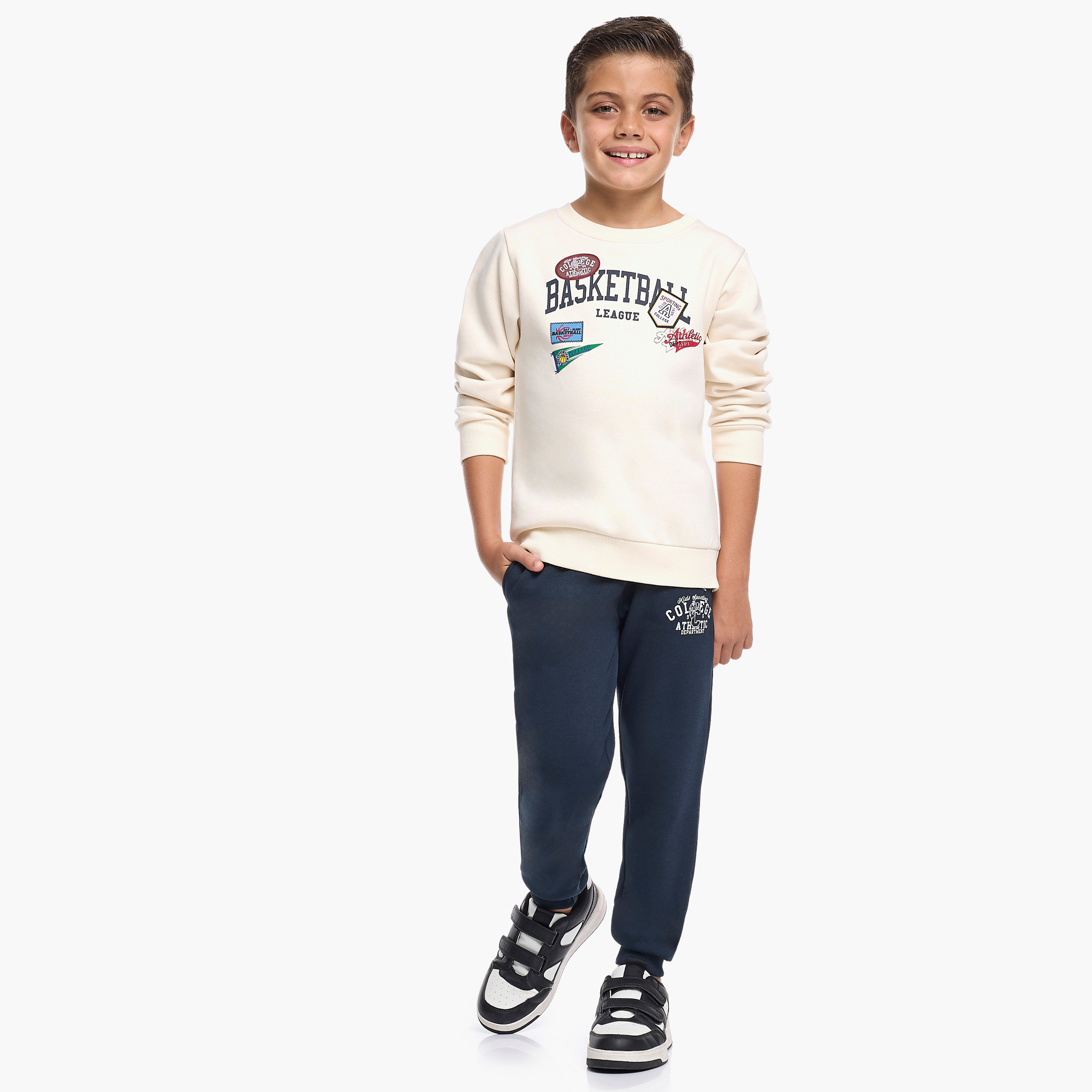 طقم من قطعتين سويت شيرت وبنطلون رياضي بطبعة باسكتبول ليغ من فيكتور اند جين-boys-clothing-setsandcoords-image-2