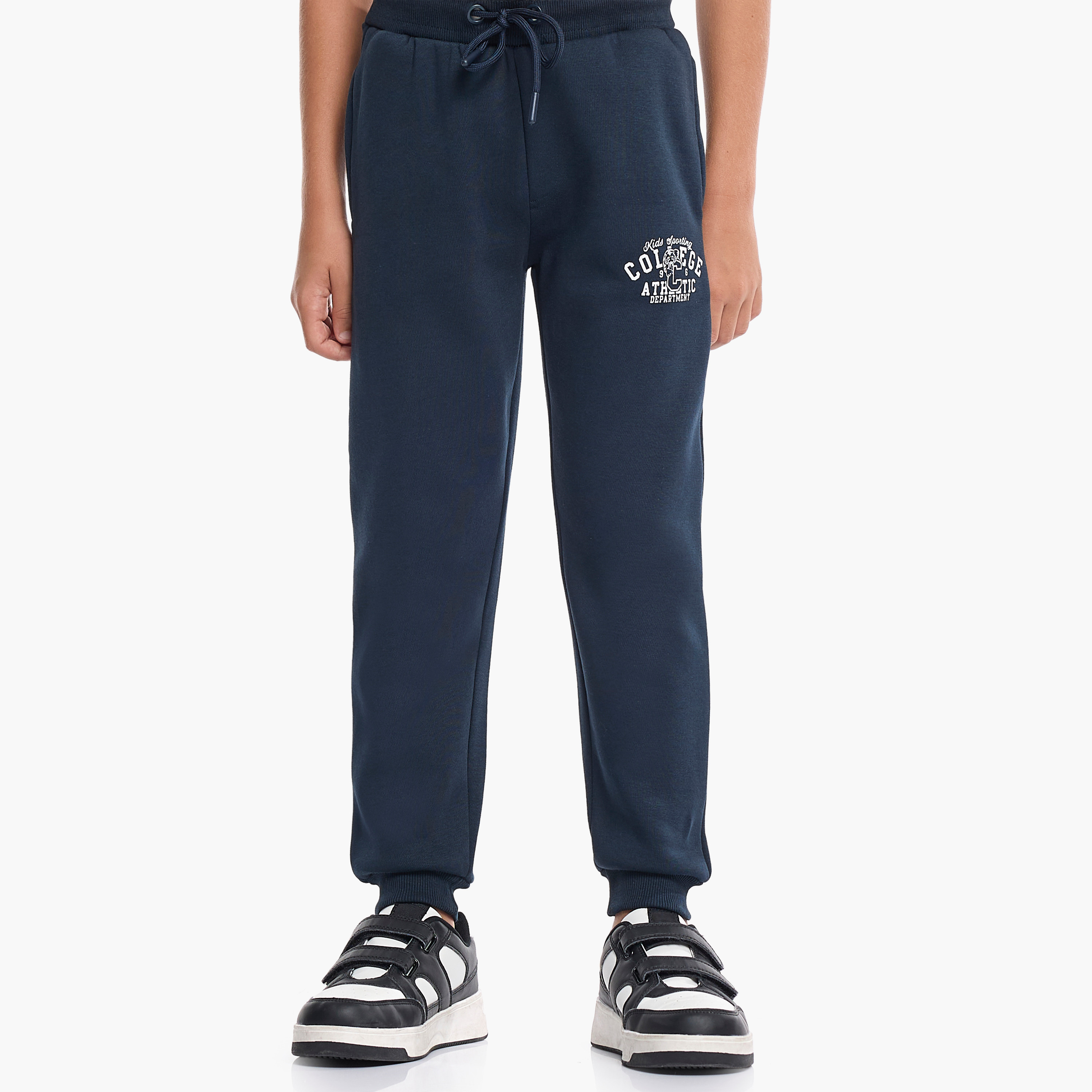 طقم من قطعتين سويت شيرت وبنطلون رياضي بطبعة باسكتبول ليغ من فيكتور اند جين-boys-clothing-setsandcoords-image-5