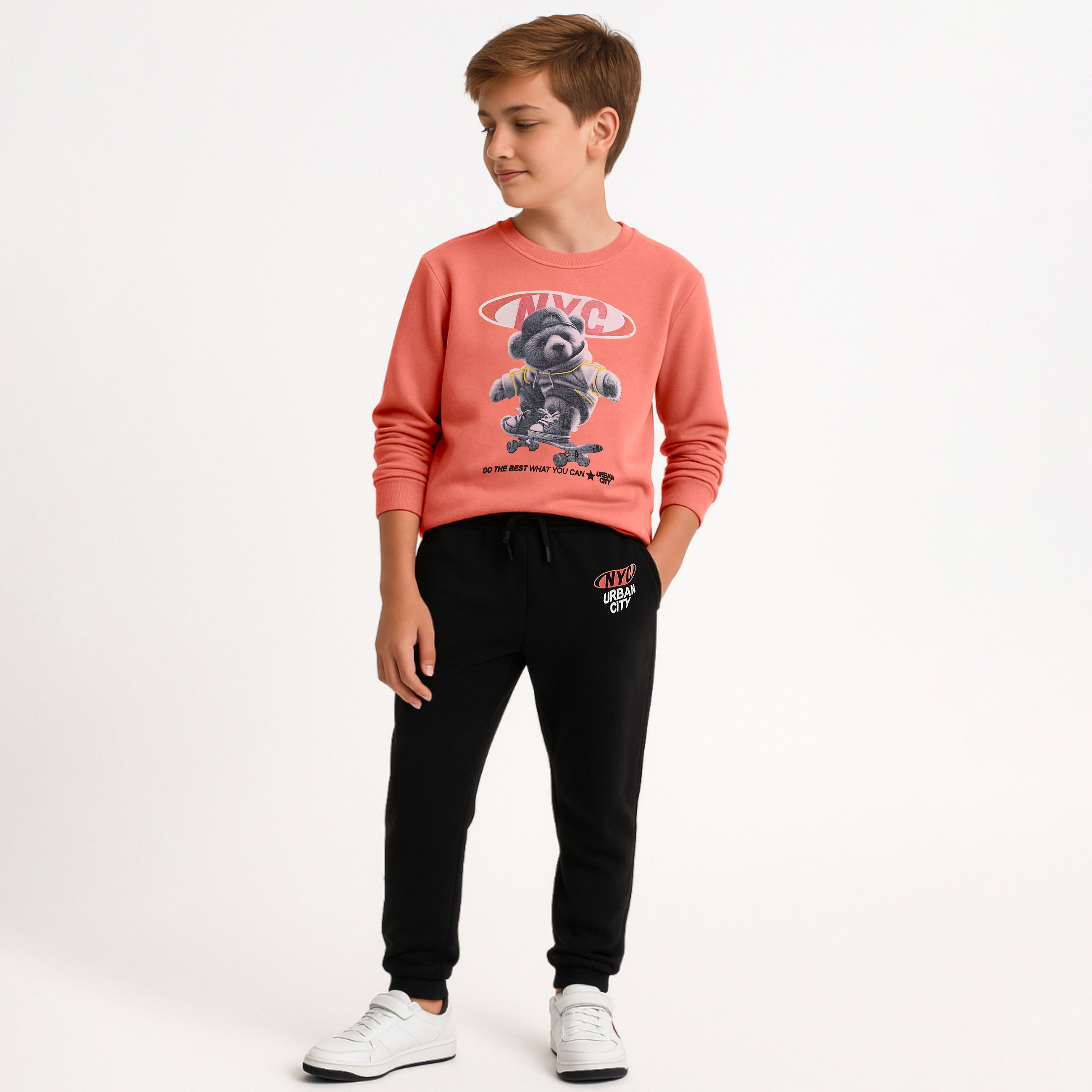 طقم من قطعتين سويت شيرت وبنطلون رياضي بطبعة دب متزلج من فيكتور اند جين-baby-boys-clothing-winterwear-setsandcoords-image-1