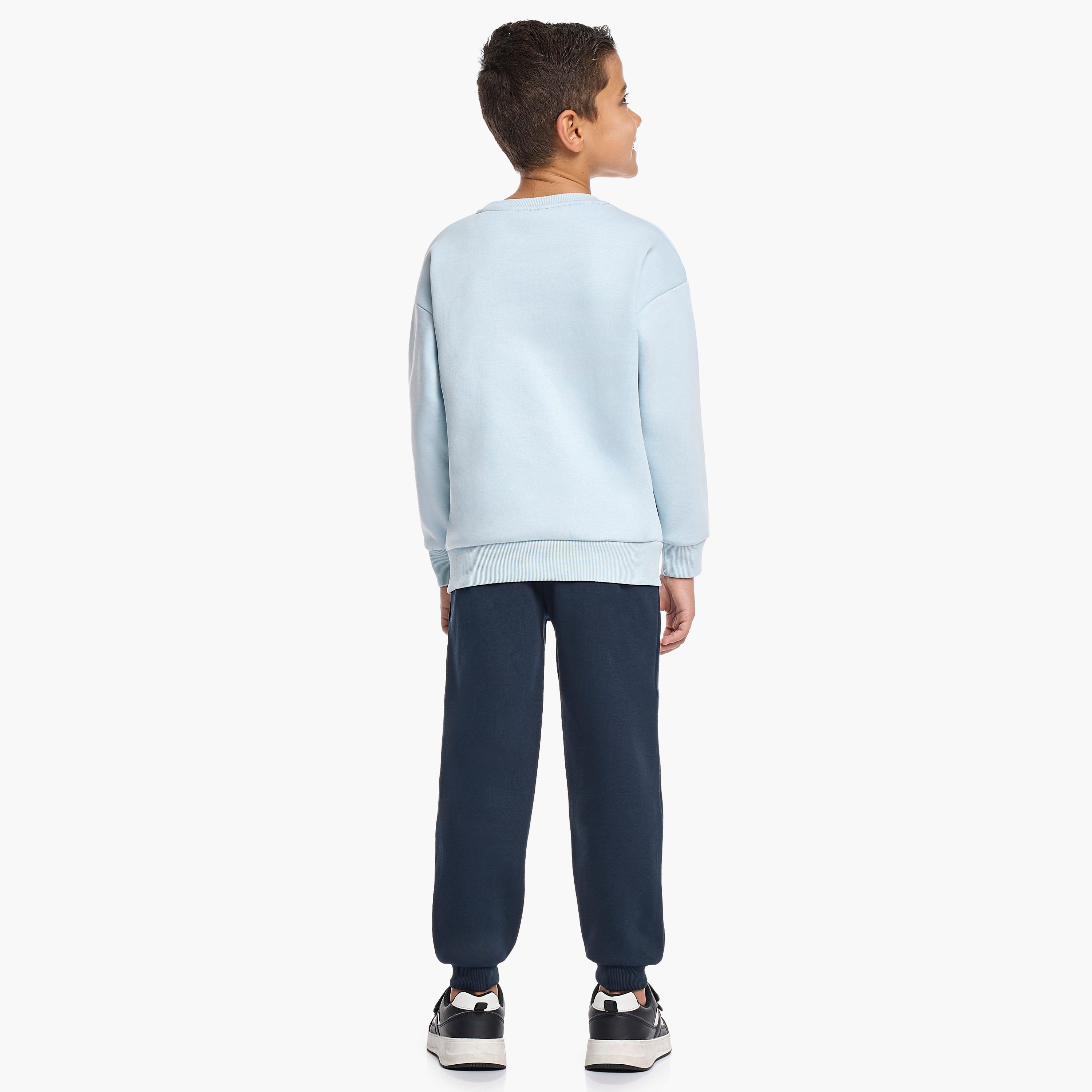 طقم من قطعتين سويت شيرت وبنطلون رياضي بطبعة أدفنشر من فيكتور اند جين-baby-boys-clothing-winterwear-setsandcoords-image-3