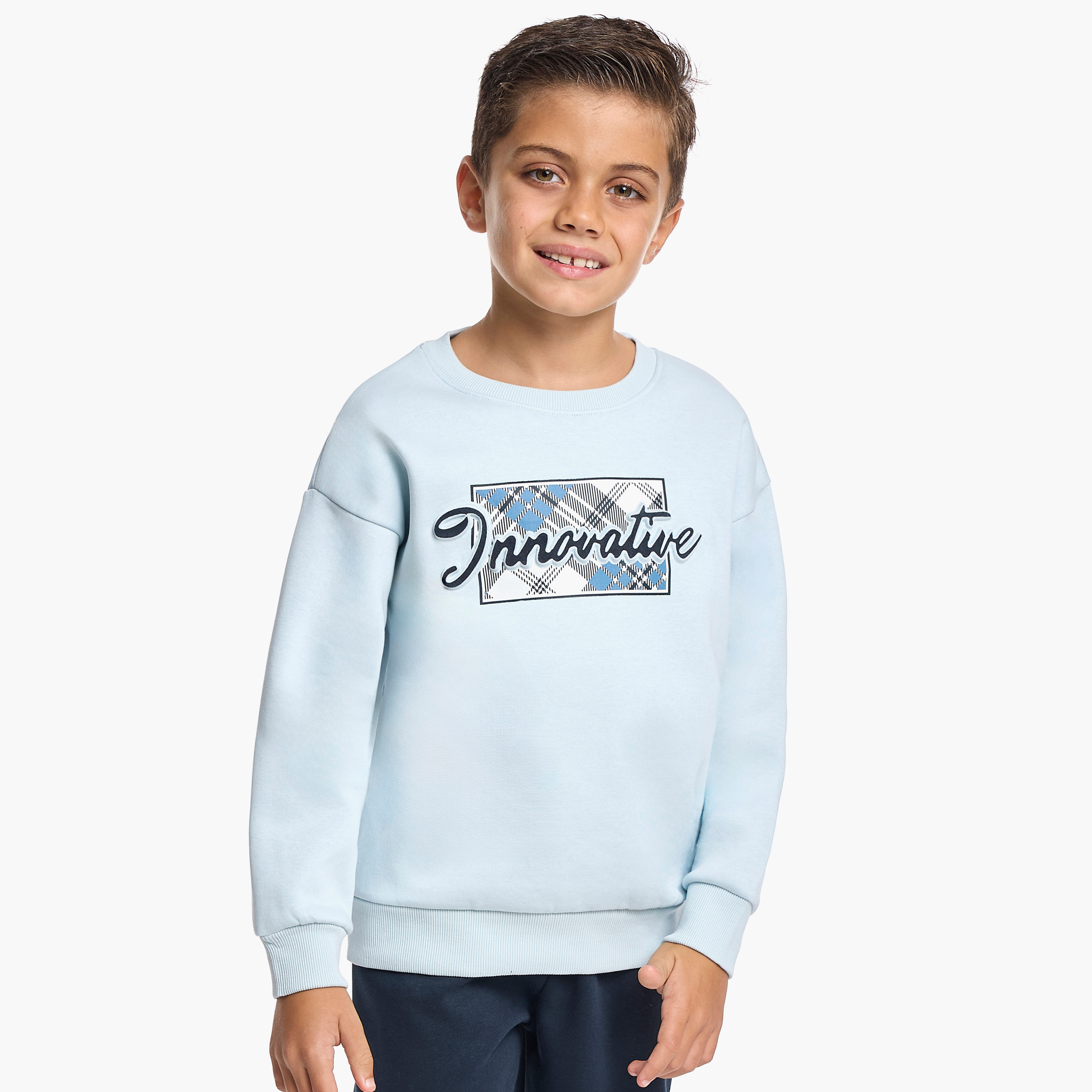 طقم من قطعتين سويت شيرت وبنطلون رياضي بطبعة أدفنشر من فيكتور اند جين-baby-boys-clothing-winterwear-setsandcoords-image-2