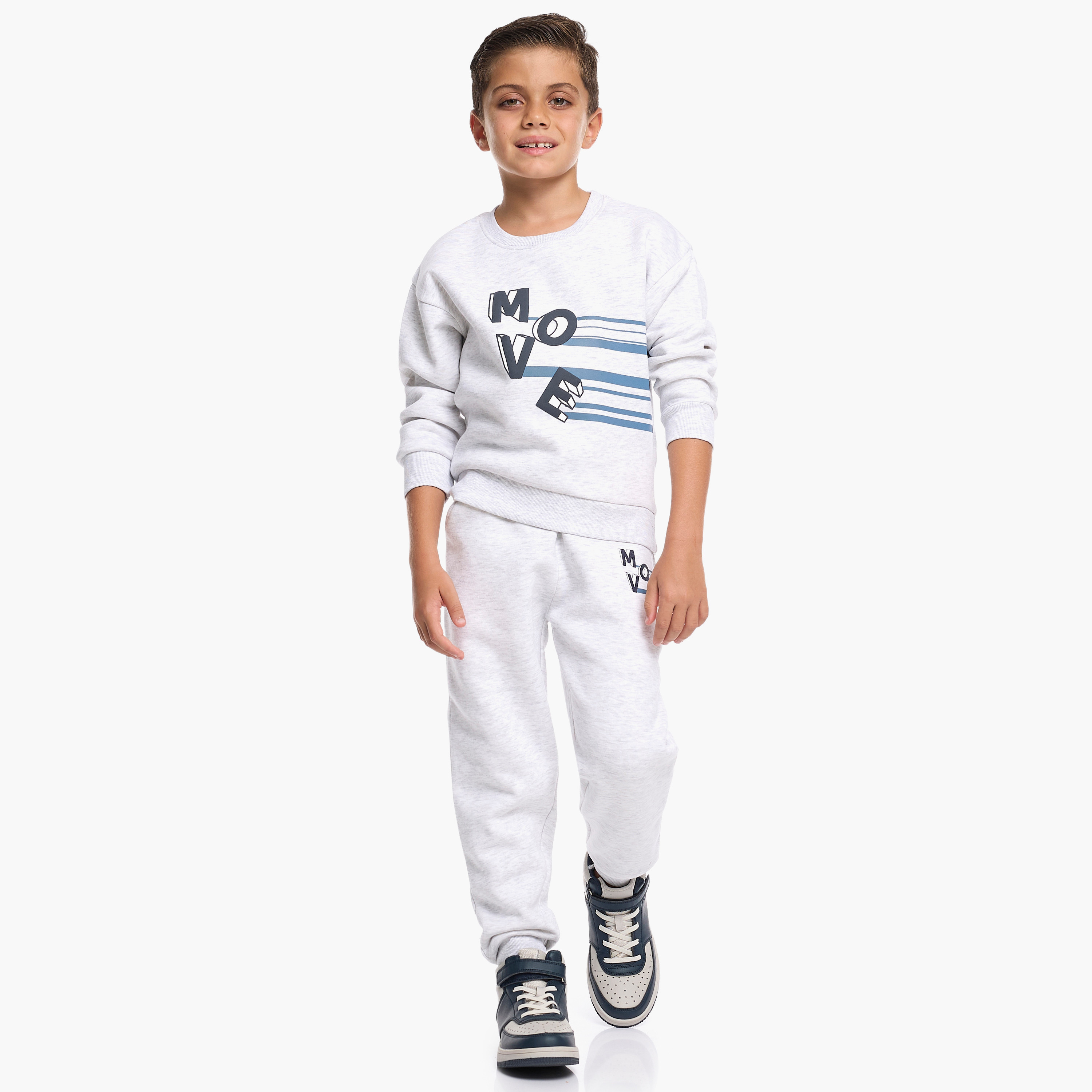 طقم من قطعتين سويت شيرت وبنطلون رياضي بطبعة موف من فيكتور اند جين-baby-boys-clothing-winterwear-setsandcoords-image-2