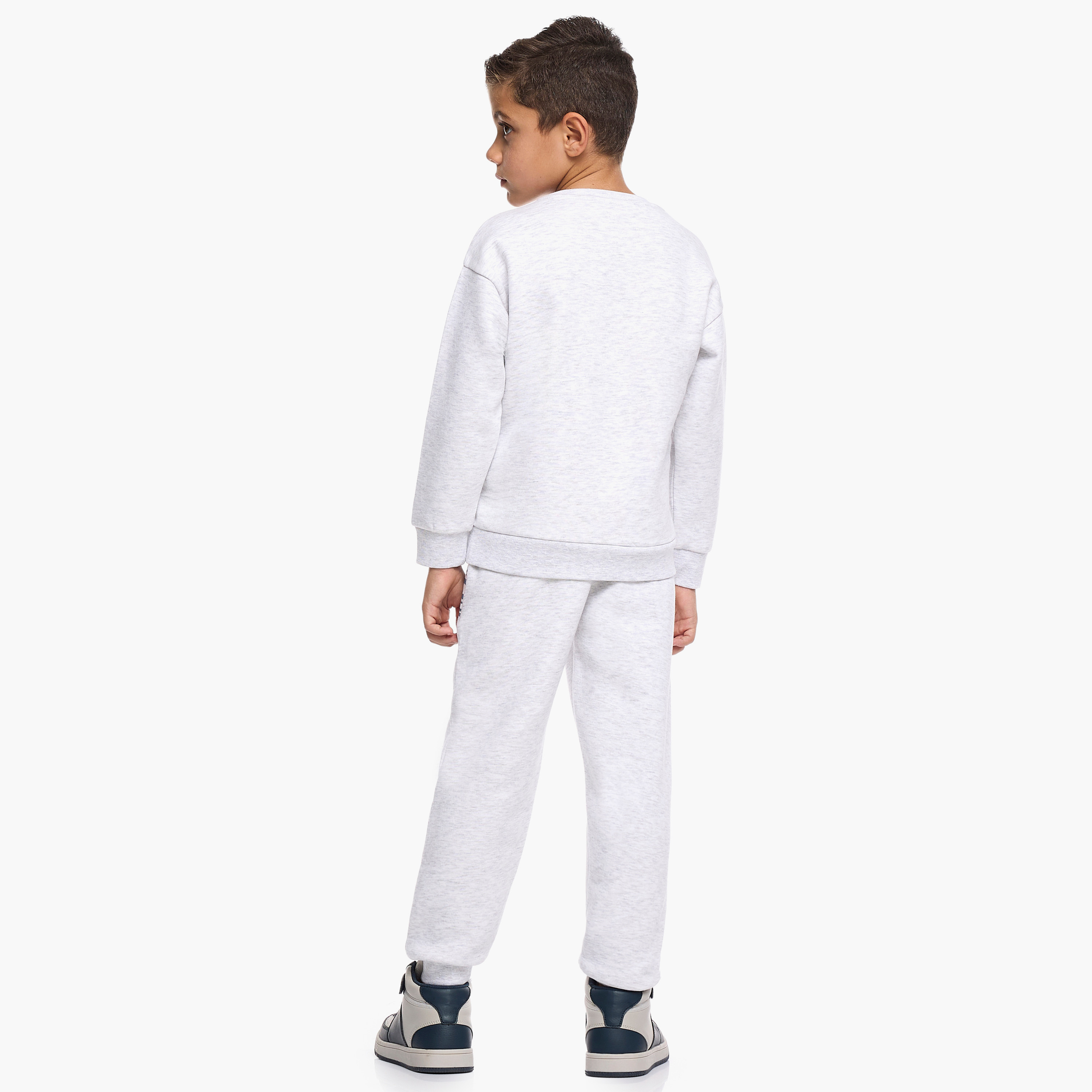 طقم من قطعتين سويت شيرت وبنطلون رياضي بطبعة موف من فيكتور اند جين-baby-boys-clothing-winterwear-setsandcoords-image-3